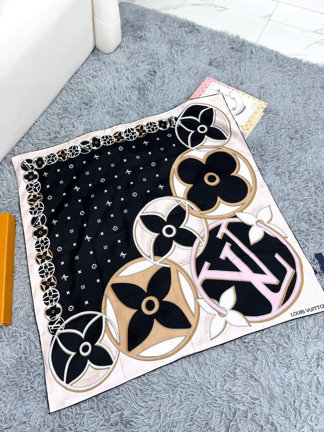 DUALITY SQUARE 90 CM SCARF IN COLORFUL SILK 398442 mysite