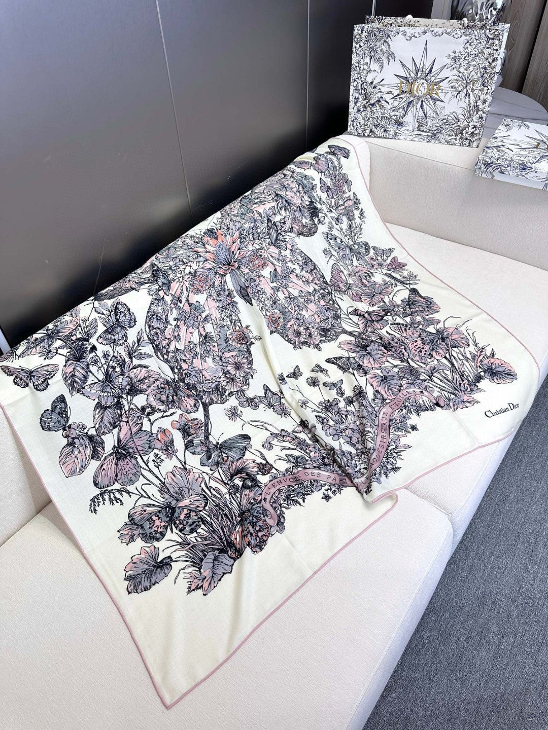 SQUARE SCARF 140 CM IN COLORFUL CASHMERE AND SILK 403837 mysite