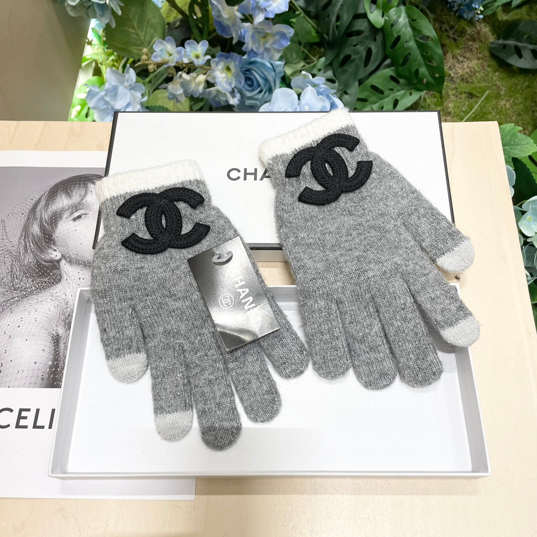 GLOVES IN DOVE GRAY WOOL WITH BLACK LOGO 425404 mysite