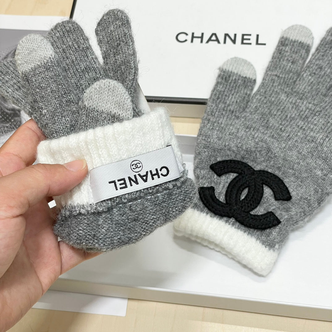GLOVES IN DOVE GRAY WOOL WITH BLACK LOGO 425404 mysite