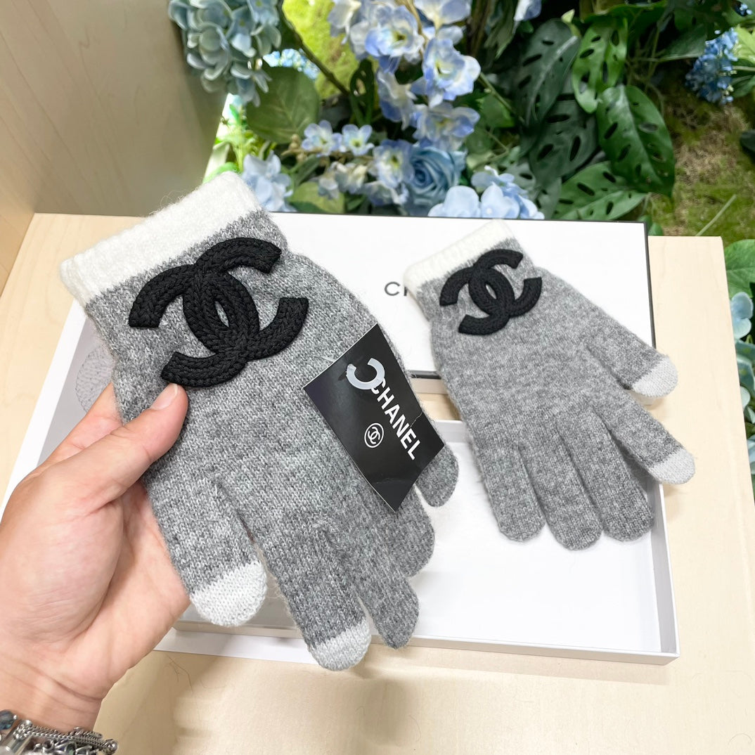 GLOVES IN DOVE GRAY WOOL WITH BLACK LOGO 425404 mysite