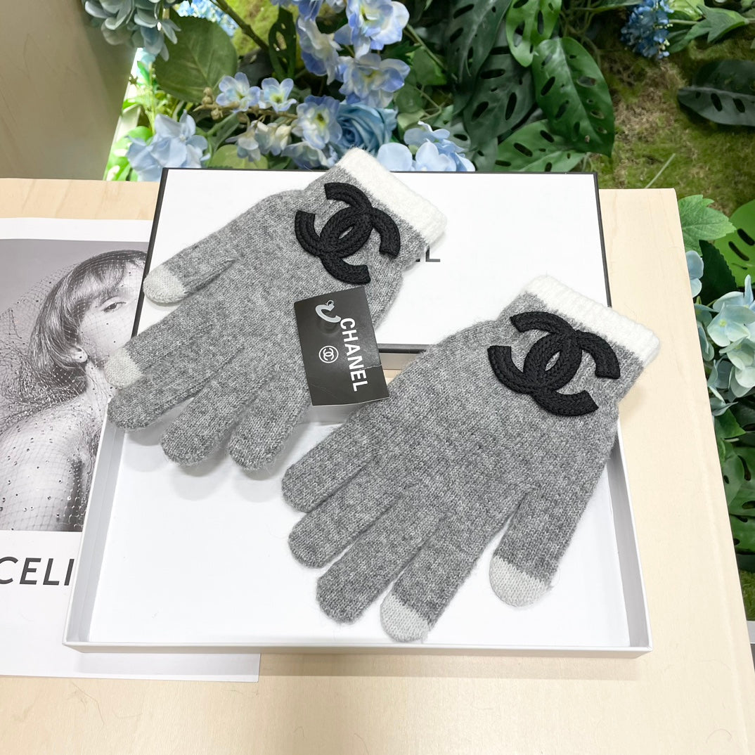 GLOVES IN DOVE GRAY WOOL WITH BLACK LOGO 425404 mysite