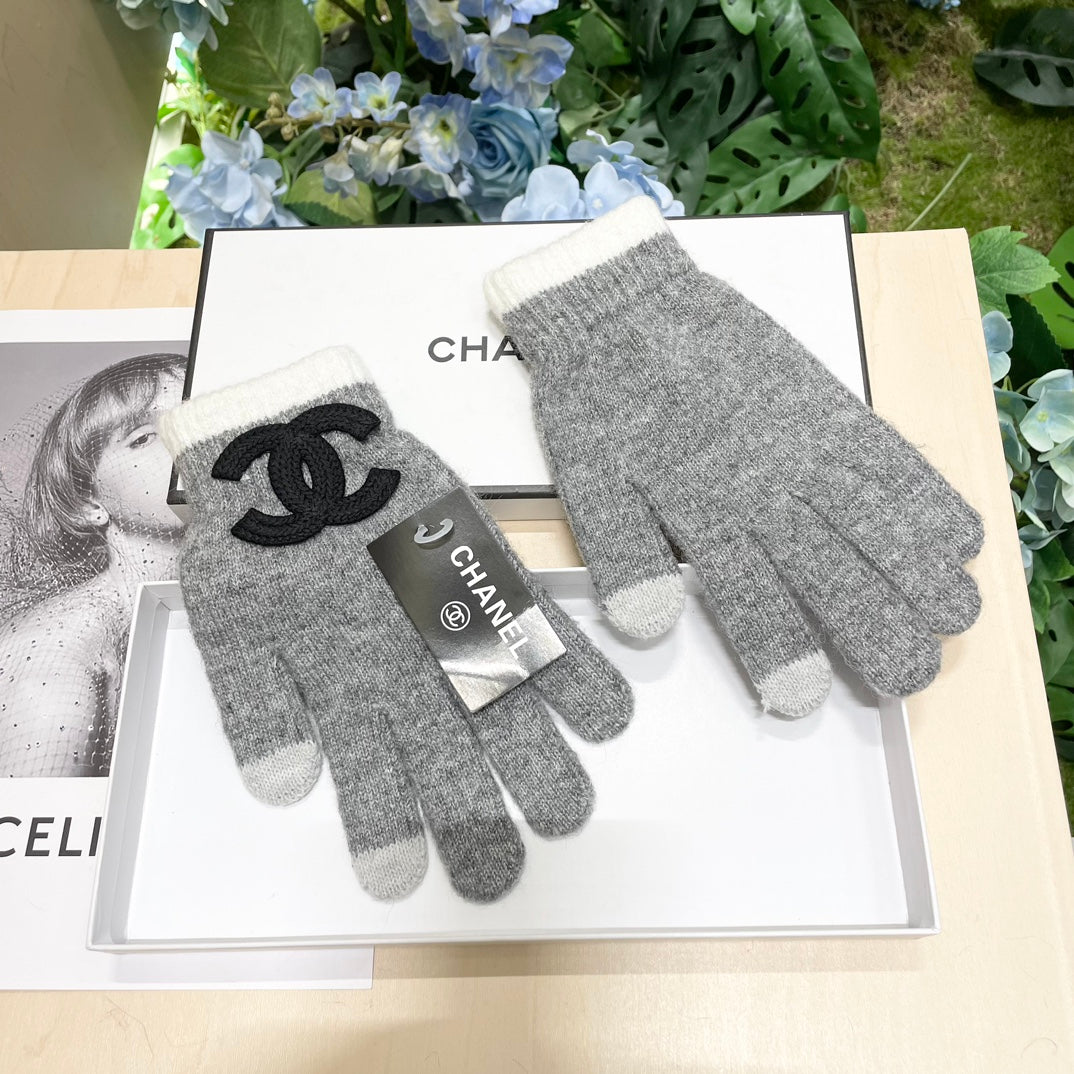 GLOVES IN DOVE GRAY WOOL WITH BLACK LOGO 425404 mysite