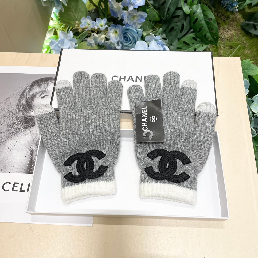 GLOVES IN DOVE GRAY WOOL WITH BLACK LOGO 425404 mysite