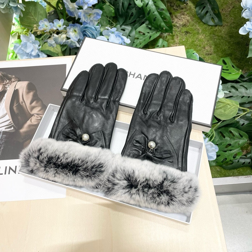 GLOVES IN BLACK LAMBSKIN WITH RABBIT FUR 465072 mysite