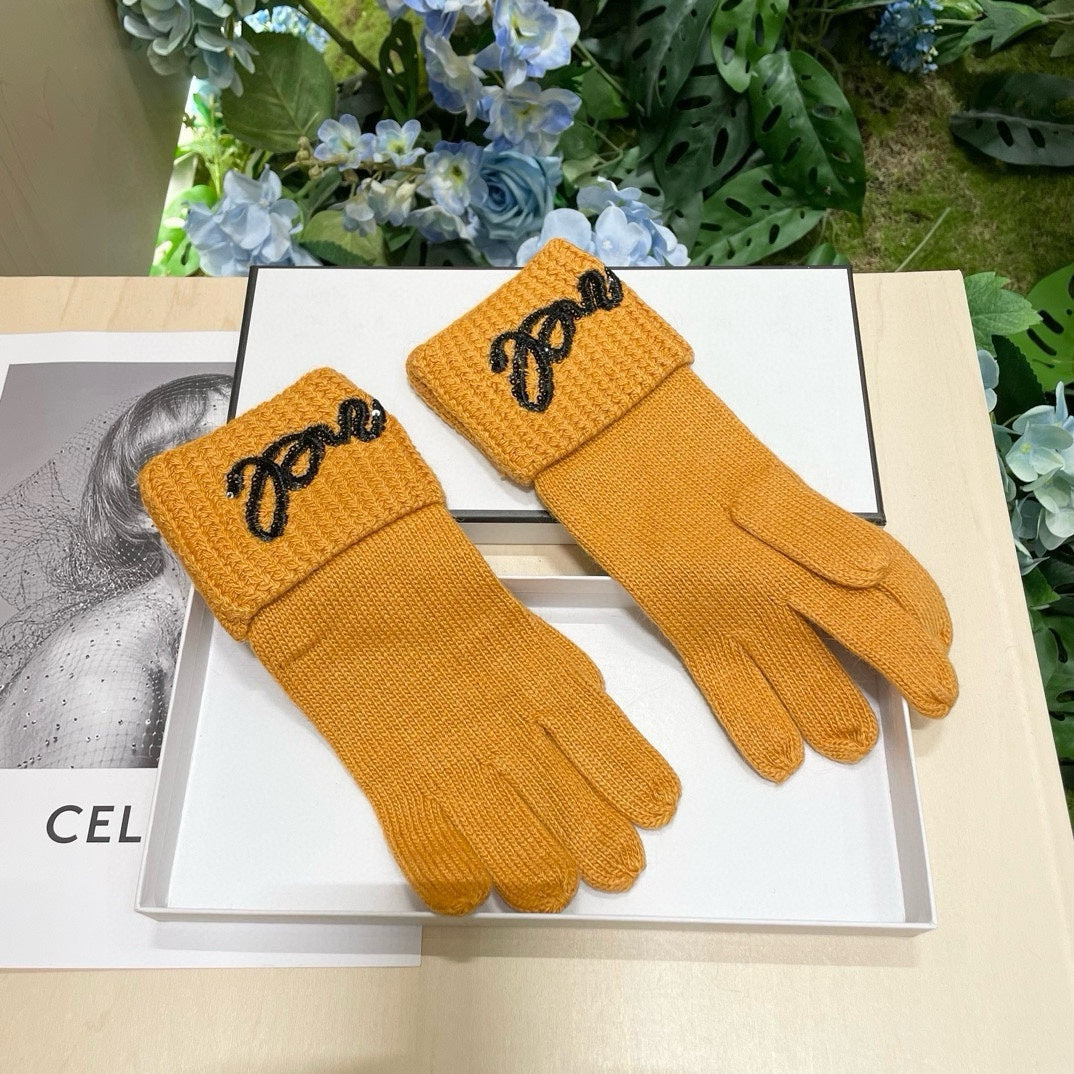 GLOVES IN MUSTARD YELLOW WOOL WITH BLACK LOGO 465776 mysite