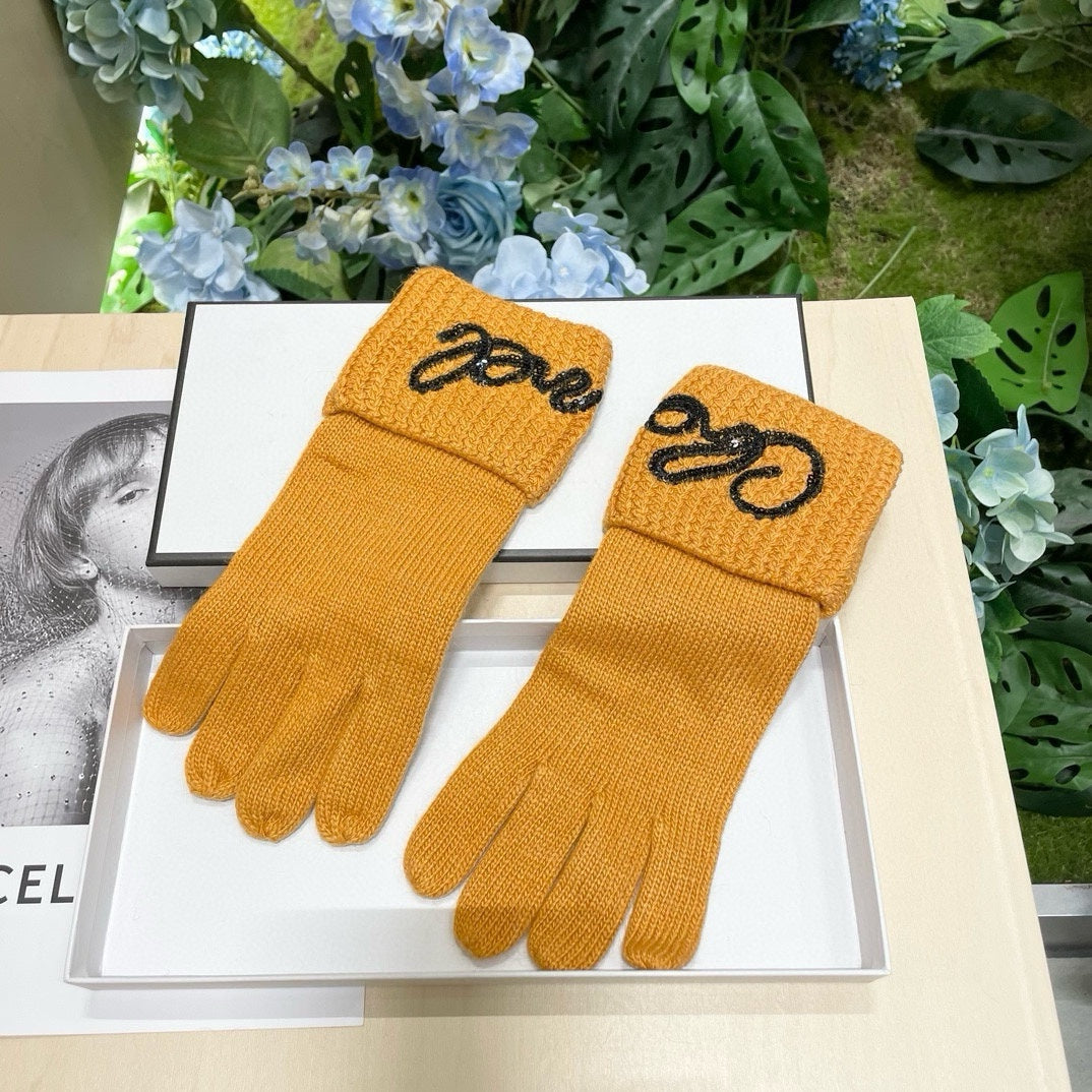GLOVES IN MUSTARD YELLOW WOOL WITH BLACK LOGO 465776 mysite