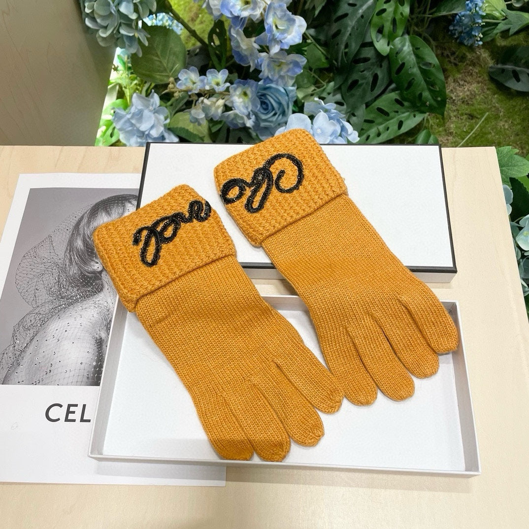 GLOVES IN MUSTARD YELLOW WOOL WITH BLACK LOGO 465776 mysite