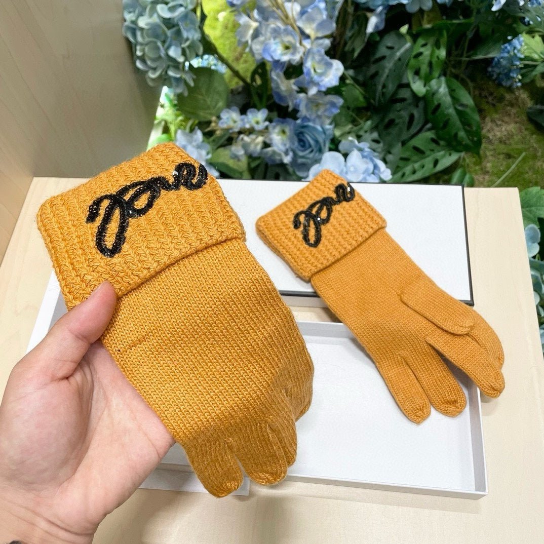 GLOVES IN MUSTARD YELLOW WOOL WITH BLACK LOGO 465776 mysite