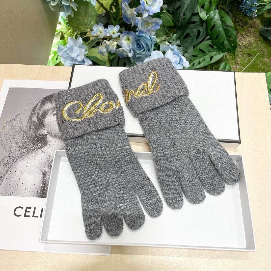 GLOVES IN DOVE GRAY WOOL WITH YELLOW LOGO 465777 mysite