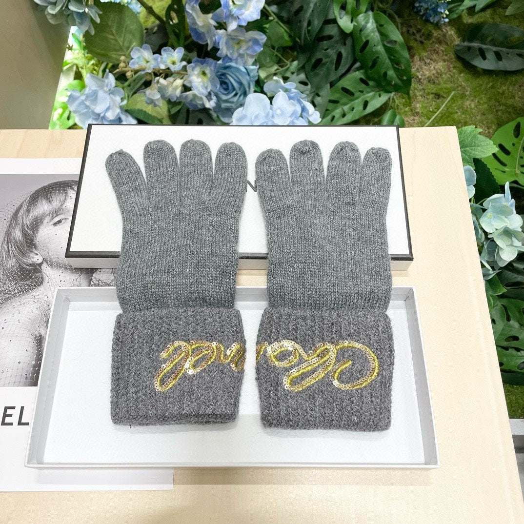 GLOVES IN DOVE GRAY WOOL WITH YELLOW LOGO 465777 mysite