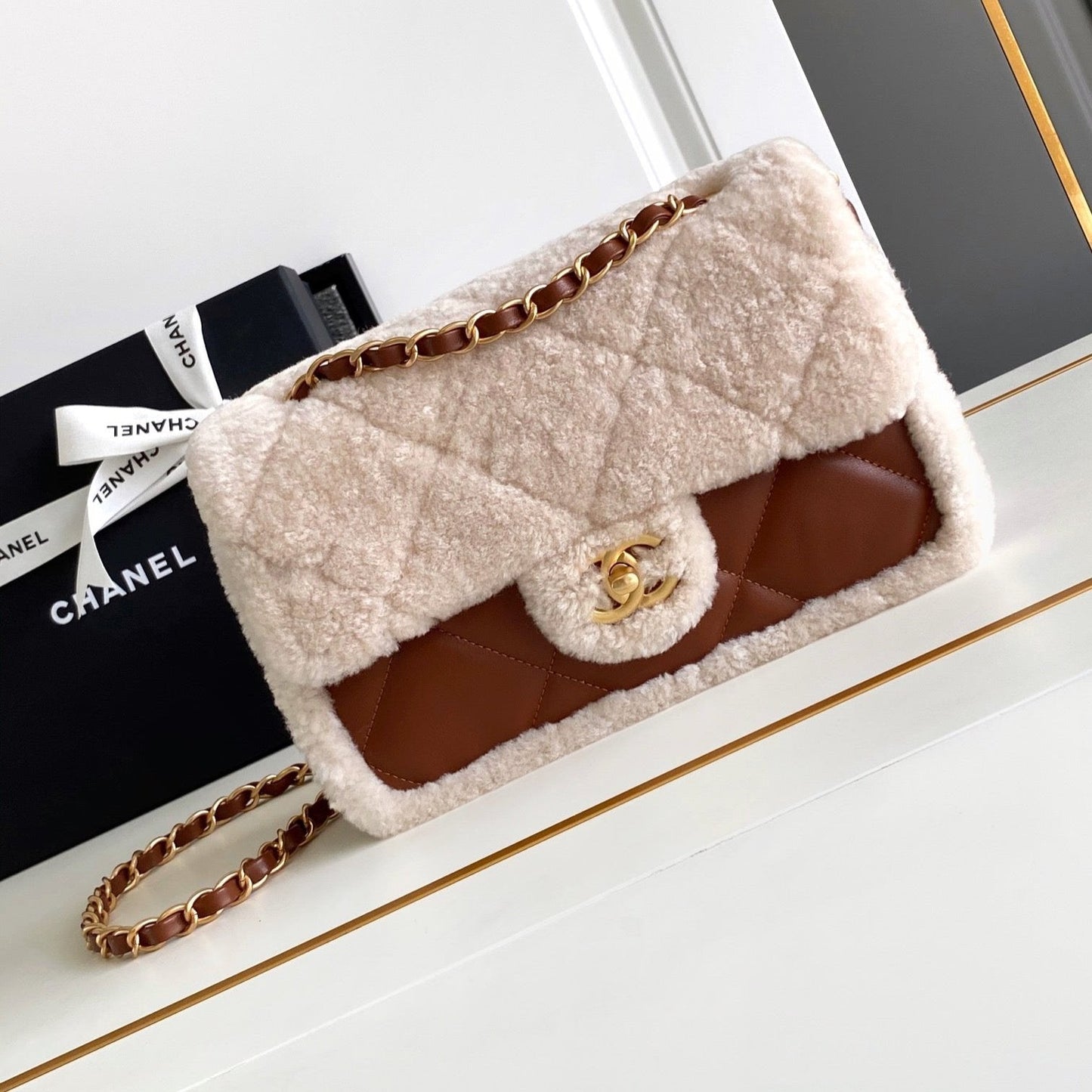 Flap Bag Small 23cm White Brown Sherling Lambskin Gold Hardware mysite