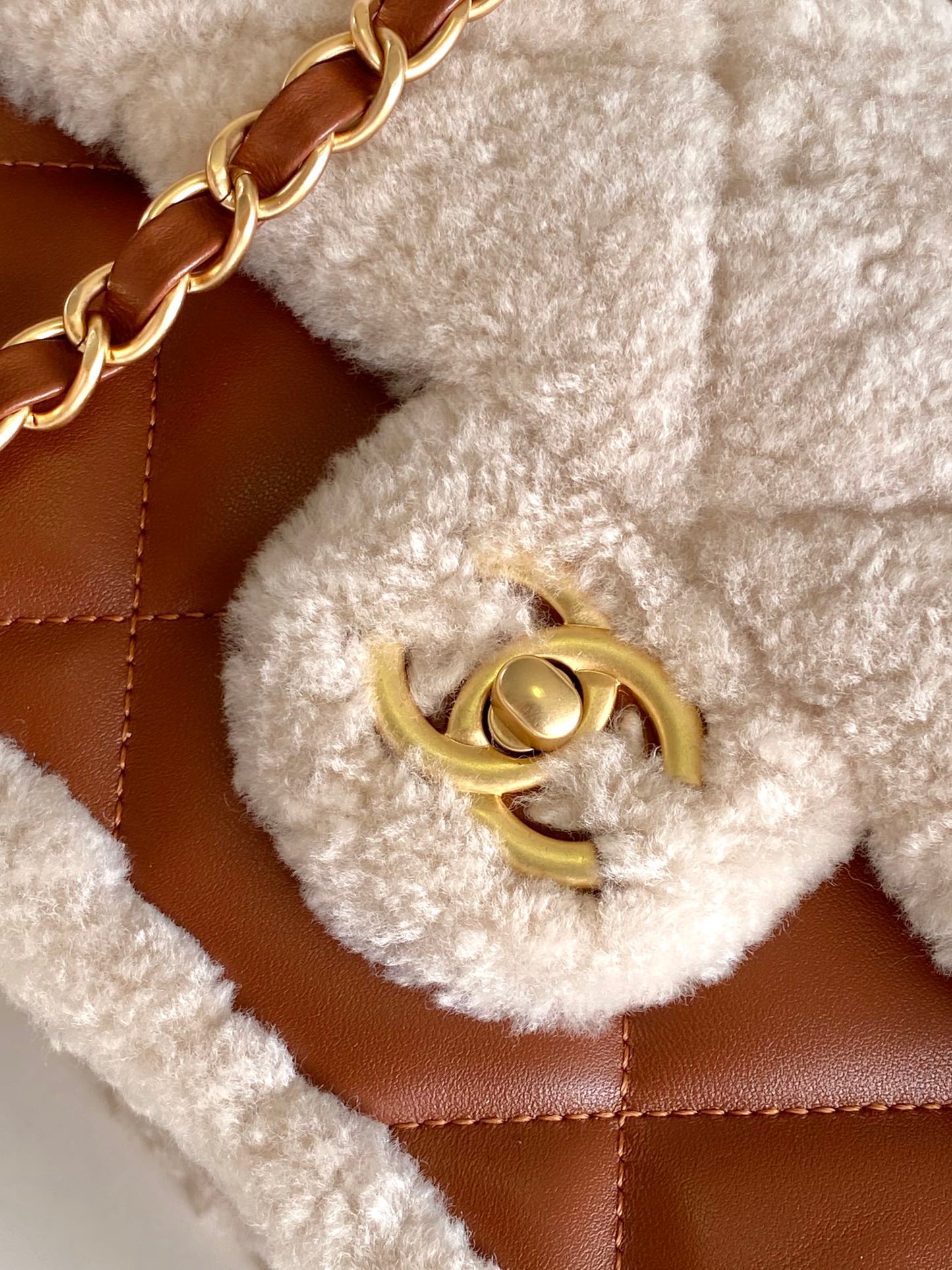 Flap Bag Small 23cm White Brown Sherling Lambskin Gold Hardware mysite