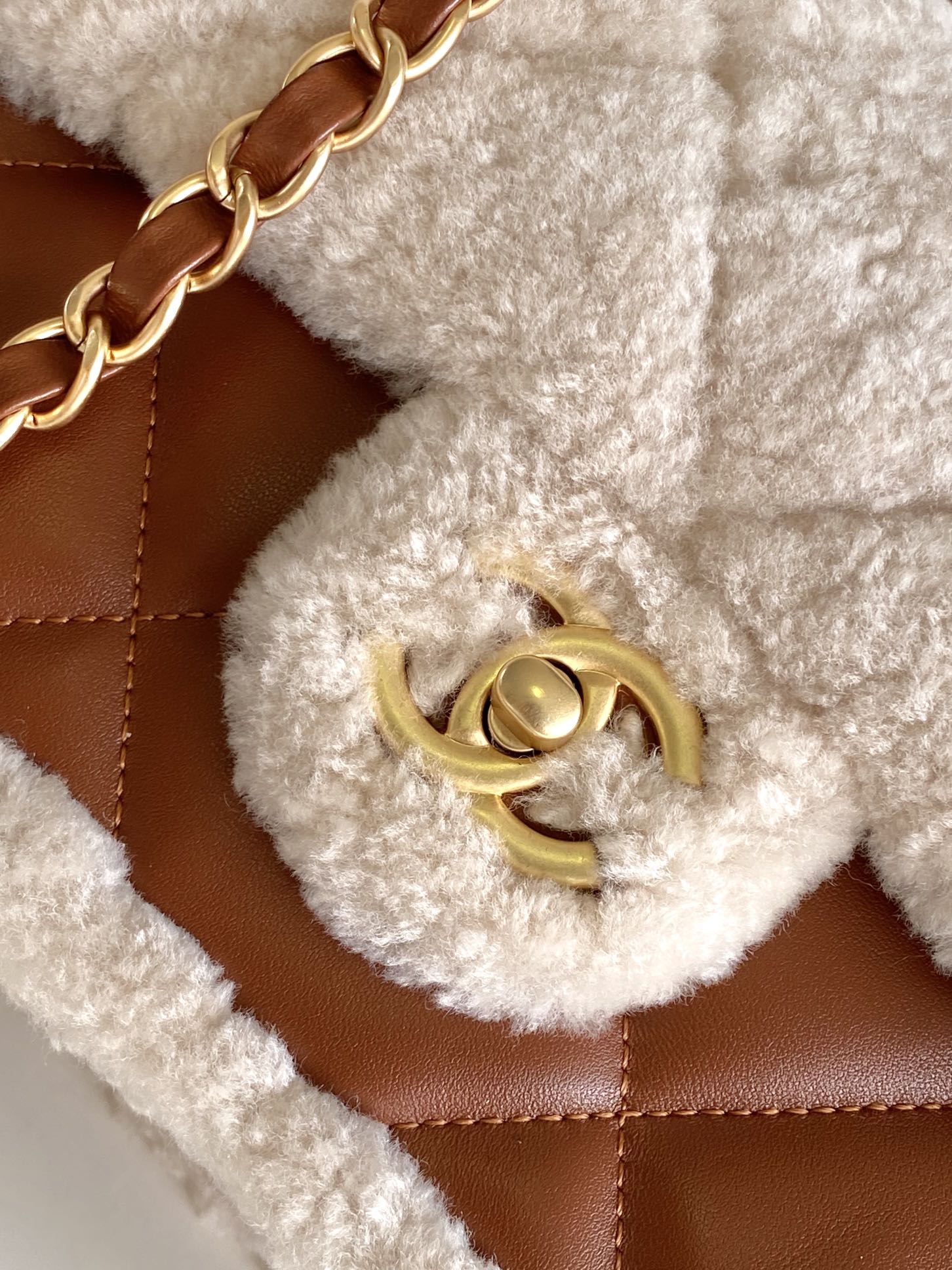 Flap Bag Small 23cm White Brown Sherling Lambskin Gold Hardware mysite