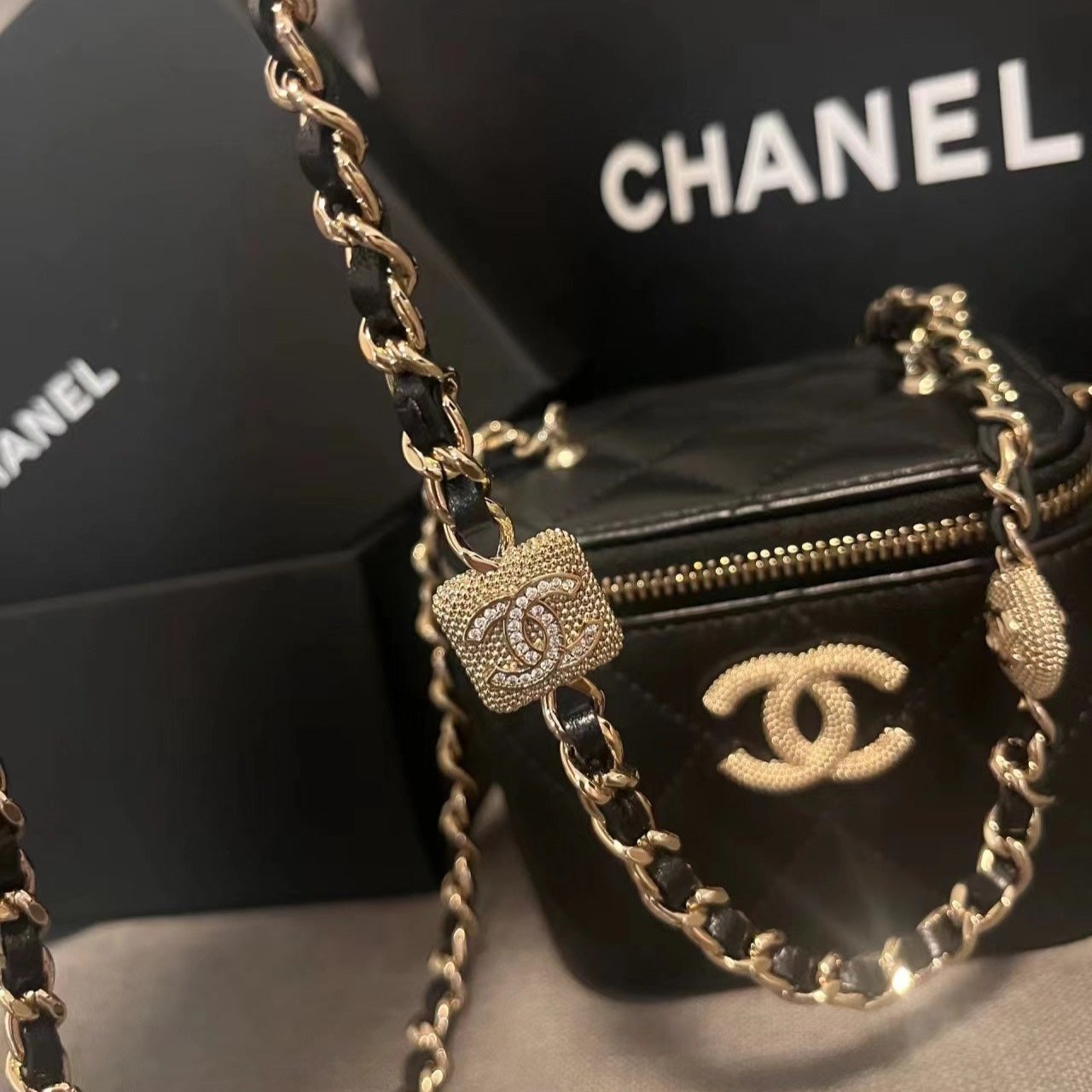 SMALL VANITY CASE 11 IN BLACK CALFSKIN GOLD HARDWARE mysite