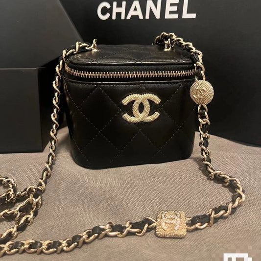 SMALL VANITY CASE 11 IN BLACK CALFSKIN GOLD HARDWARE mysite