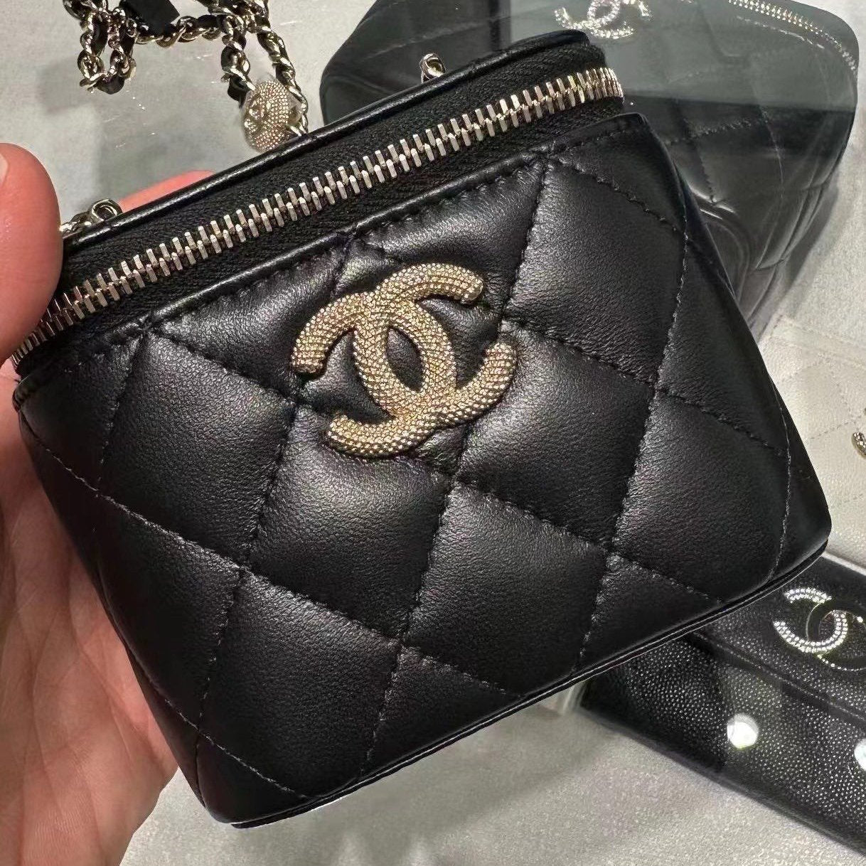 SMALL VANITY CASE 11 IN BLACK CALFSKIN GOLD HARDWARE mysite