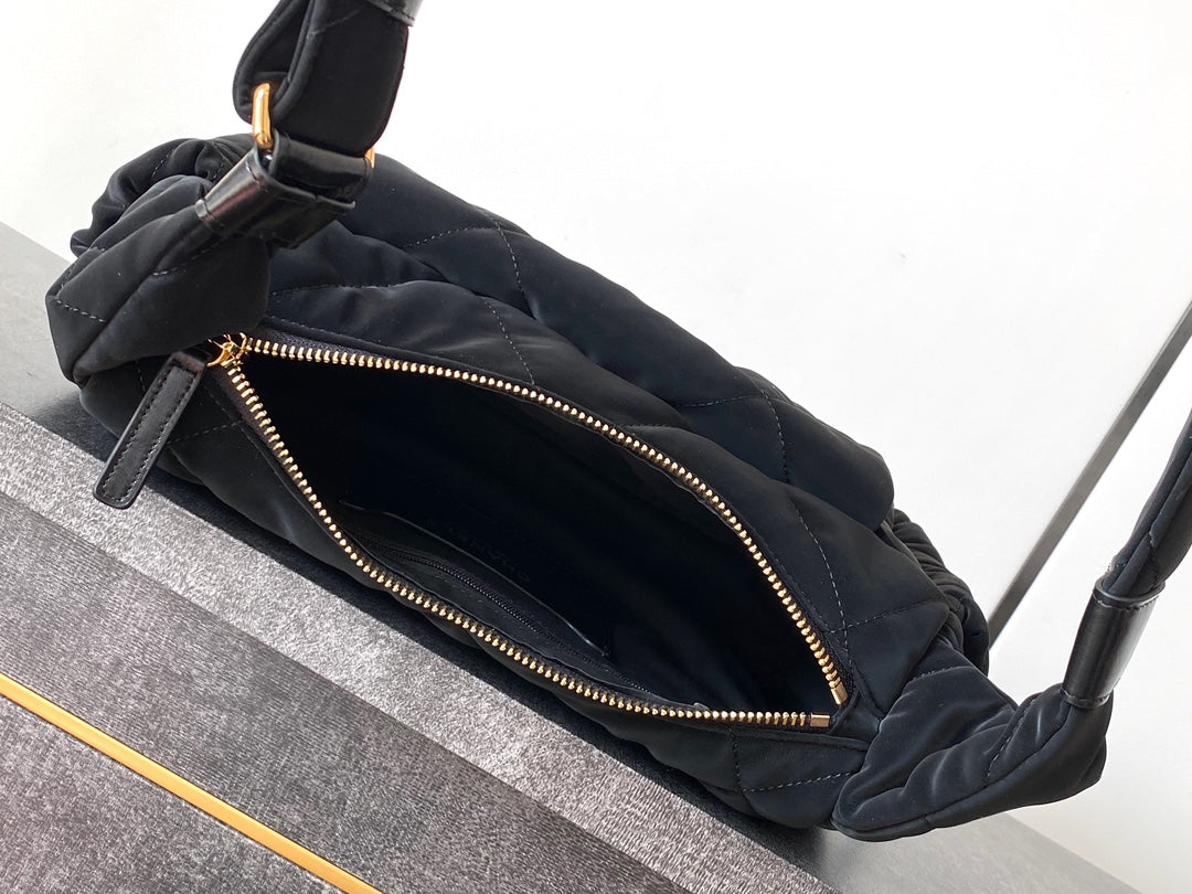 HOBO BAG 32 IN BLACK NYLON WITH GOLD METAL mysite
