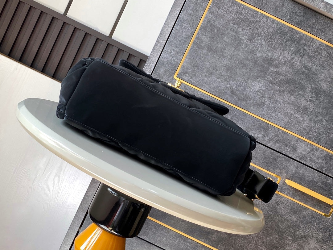 HOBO BAG 32 IN BLACK NYLON WITH GOLD METAL mysite