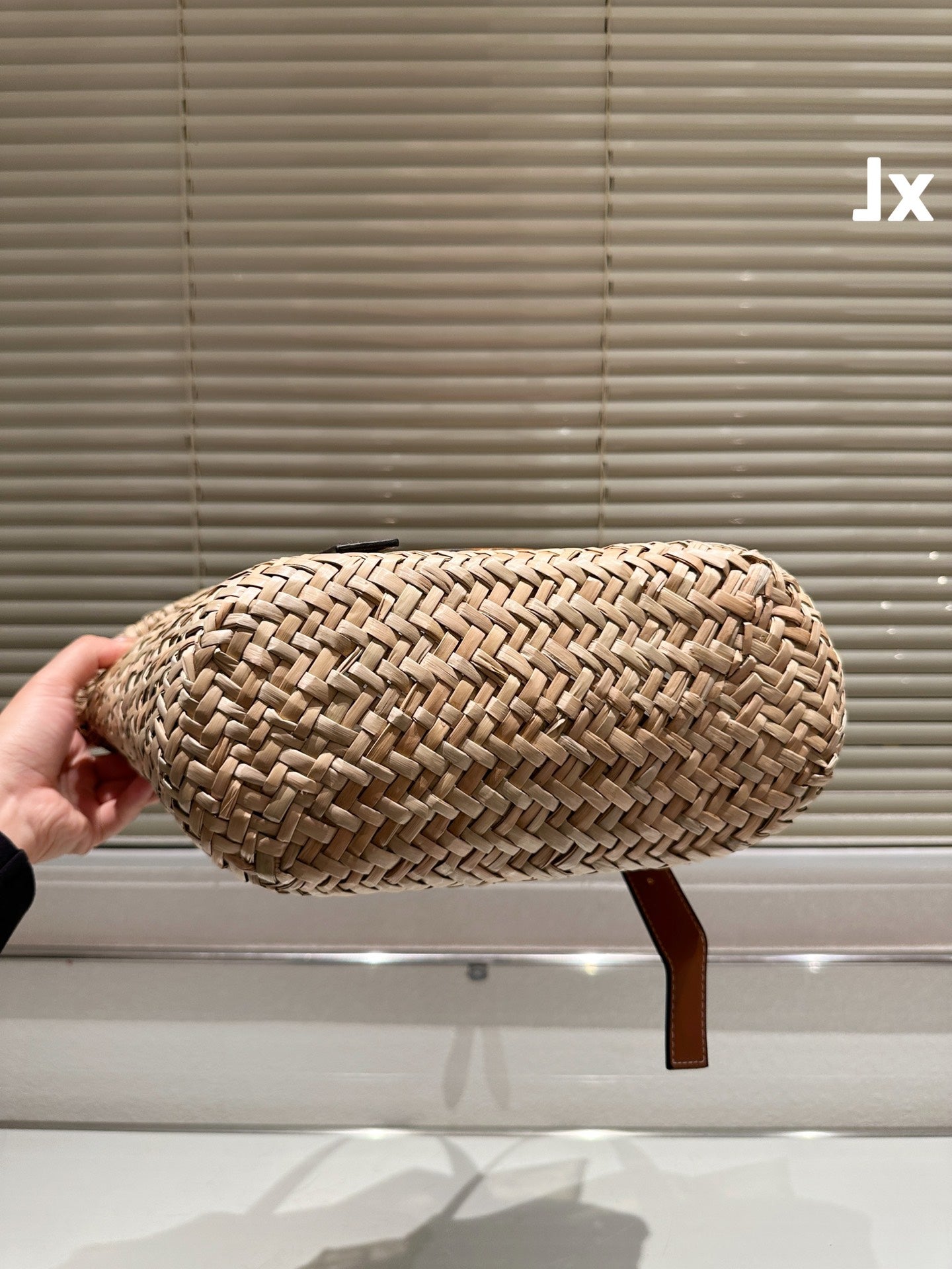 LOE MEDIUM 28 BASKET BAG IN NATURAL RAFFIA mysite