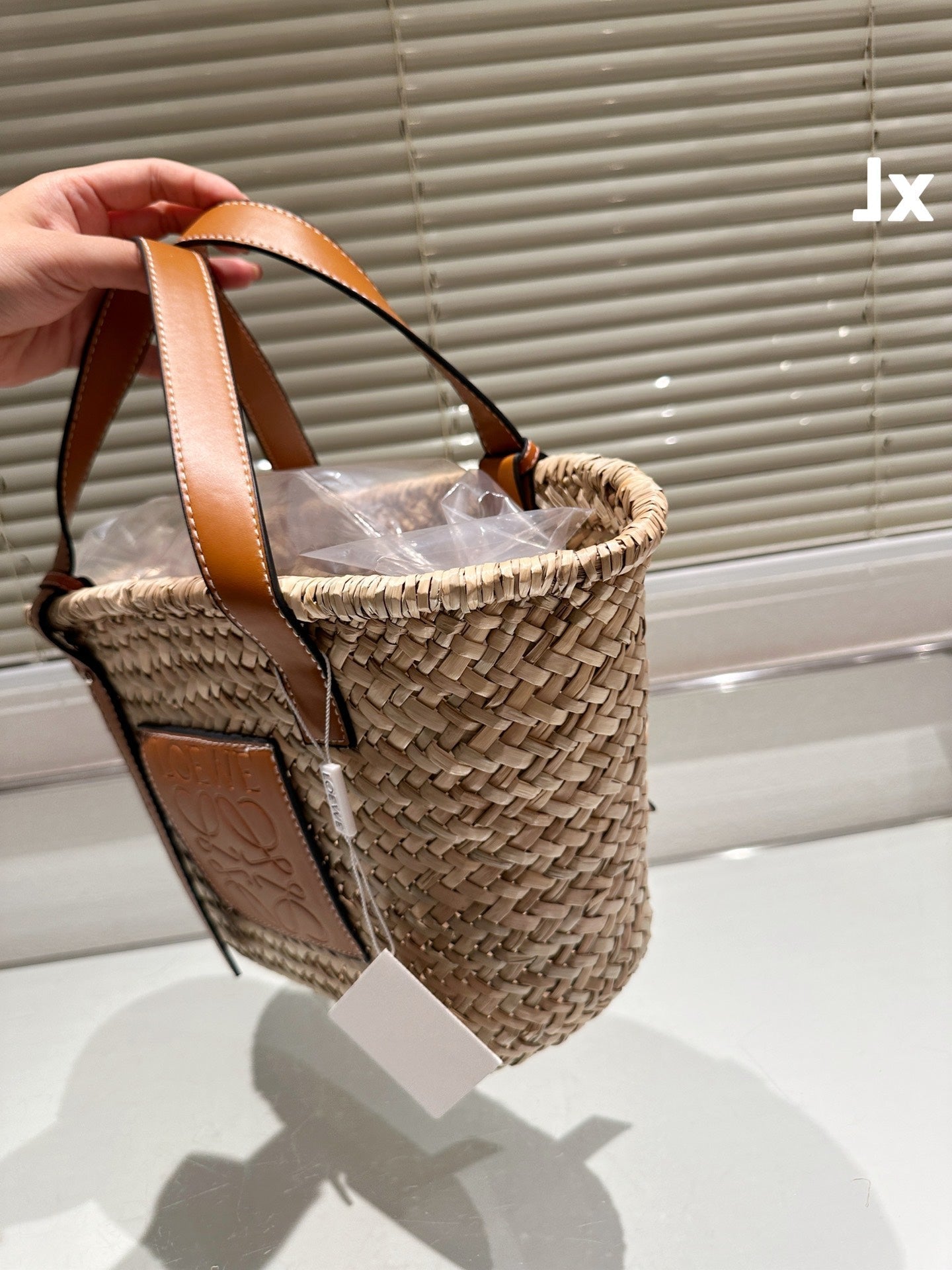 LOE MEDIUM 28 BASKET BAG IN NATURAL RAFFIA mysite