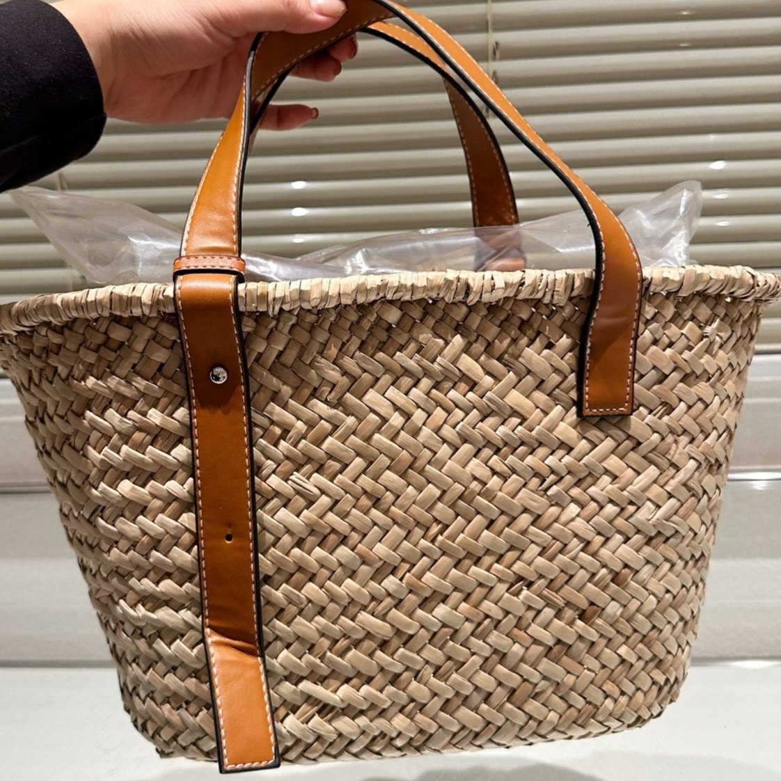 LOE MEDIUM 28 BASKET BAG IN NATURAL RAFFIA mysite