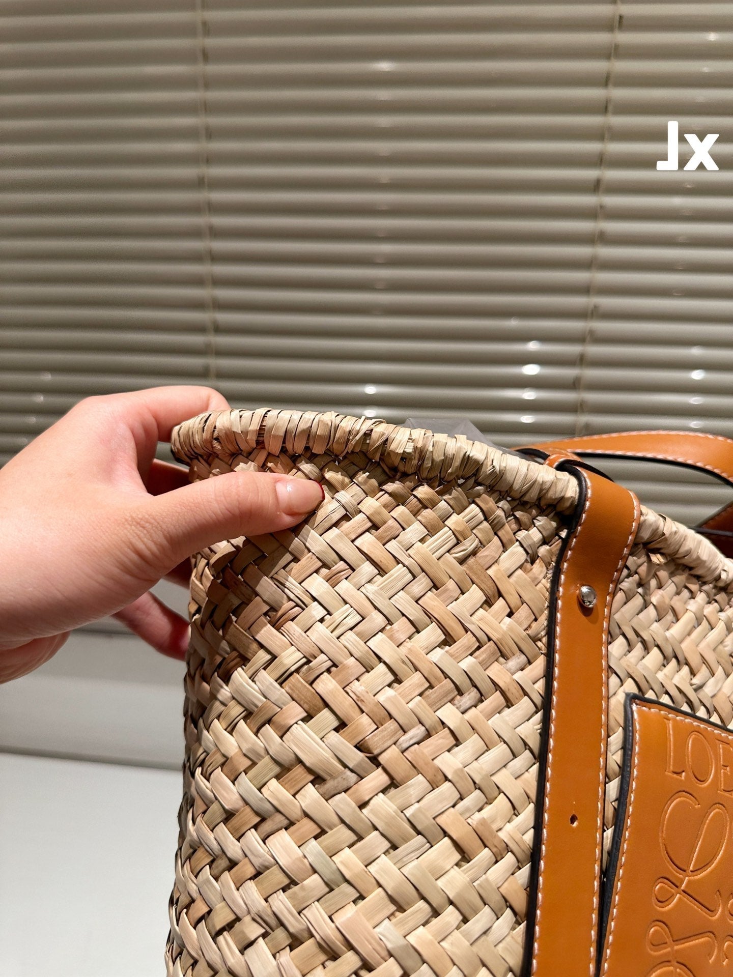 LOE MEDIUM 28 BASKET BAG IN NATURAL RAFFIA mysite