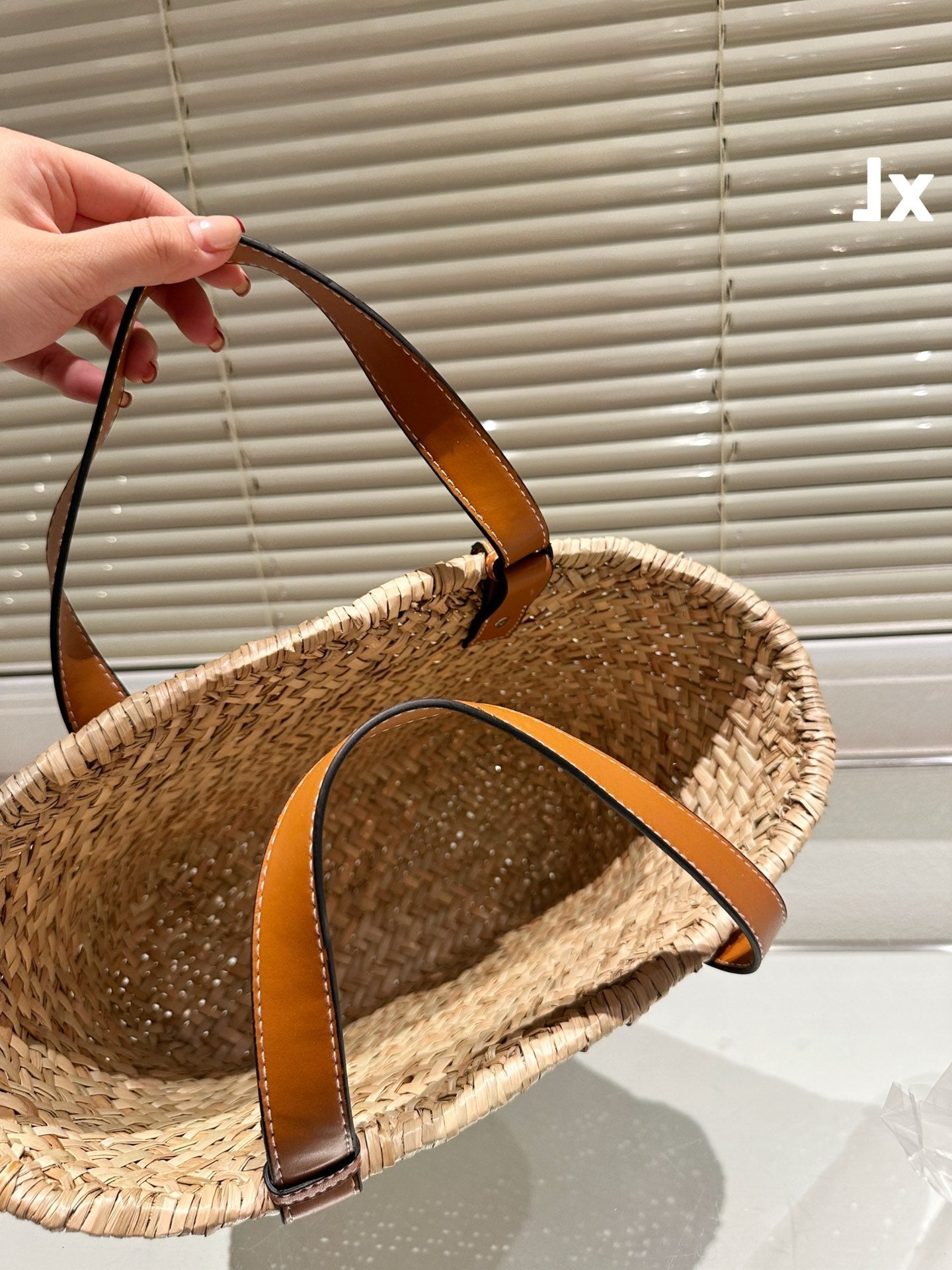 LOE MEDIUM 28 BASKET BAG IN NATURAL RAFFIA mysite