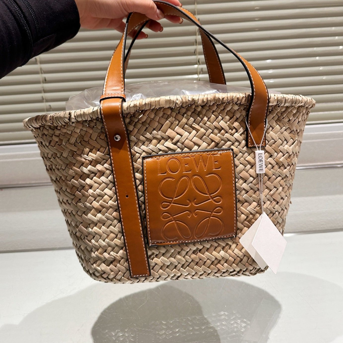 LOE MEDIUM 28 BASKET BAG IN NATURAL RAFFIA mysite