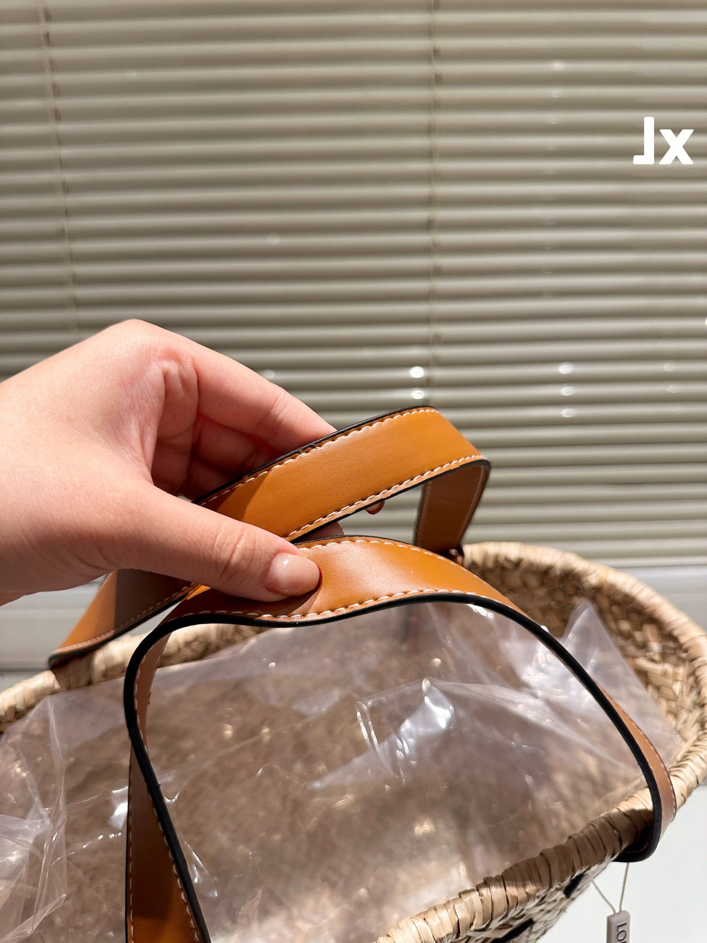 LOE MEDIUM 28 BASKET BAG IN NATURAL RAFFIA mysite