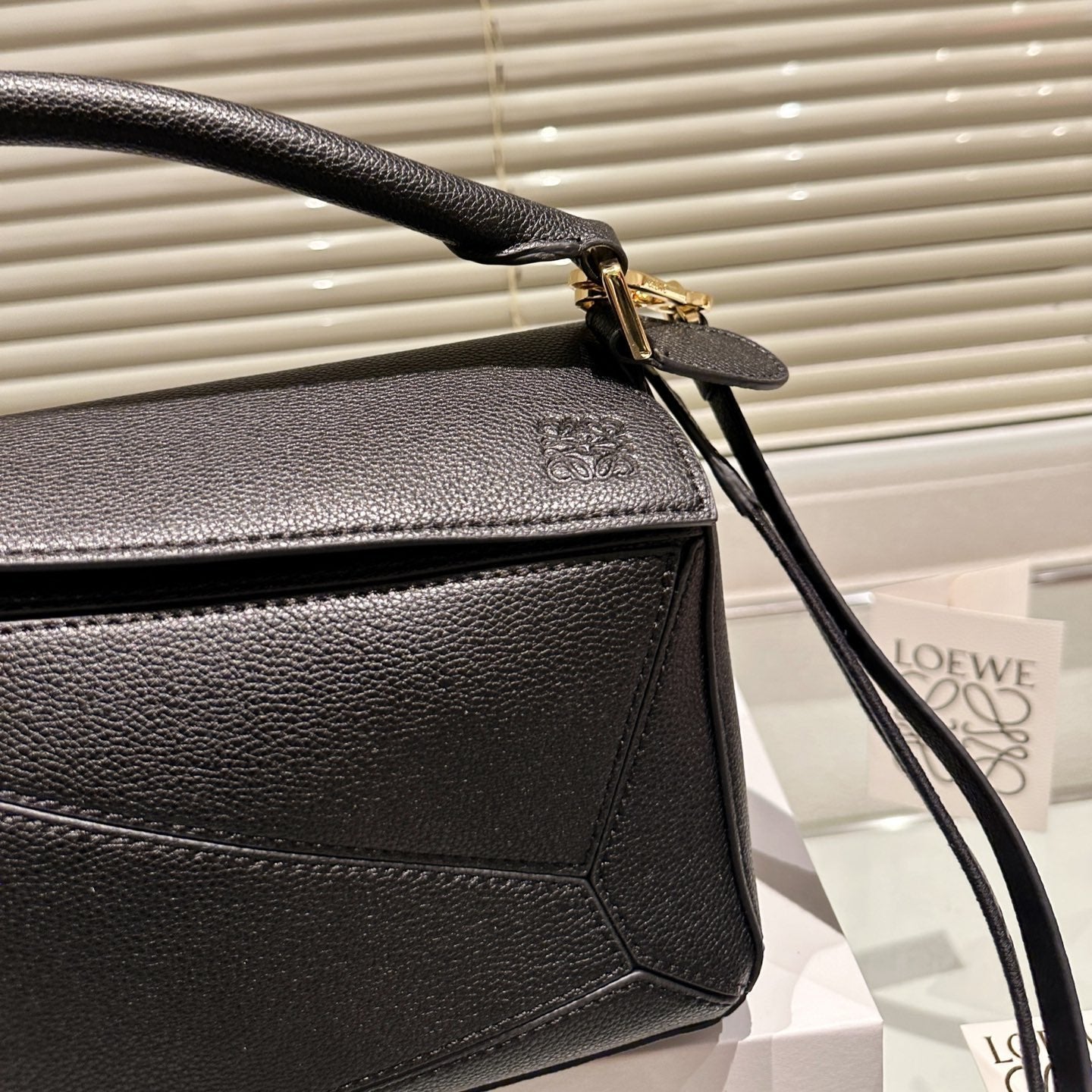 LOE MEDIUM 25 PUZZLE BAG IN BLACK GRAINED CALFSKIN mysite