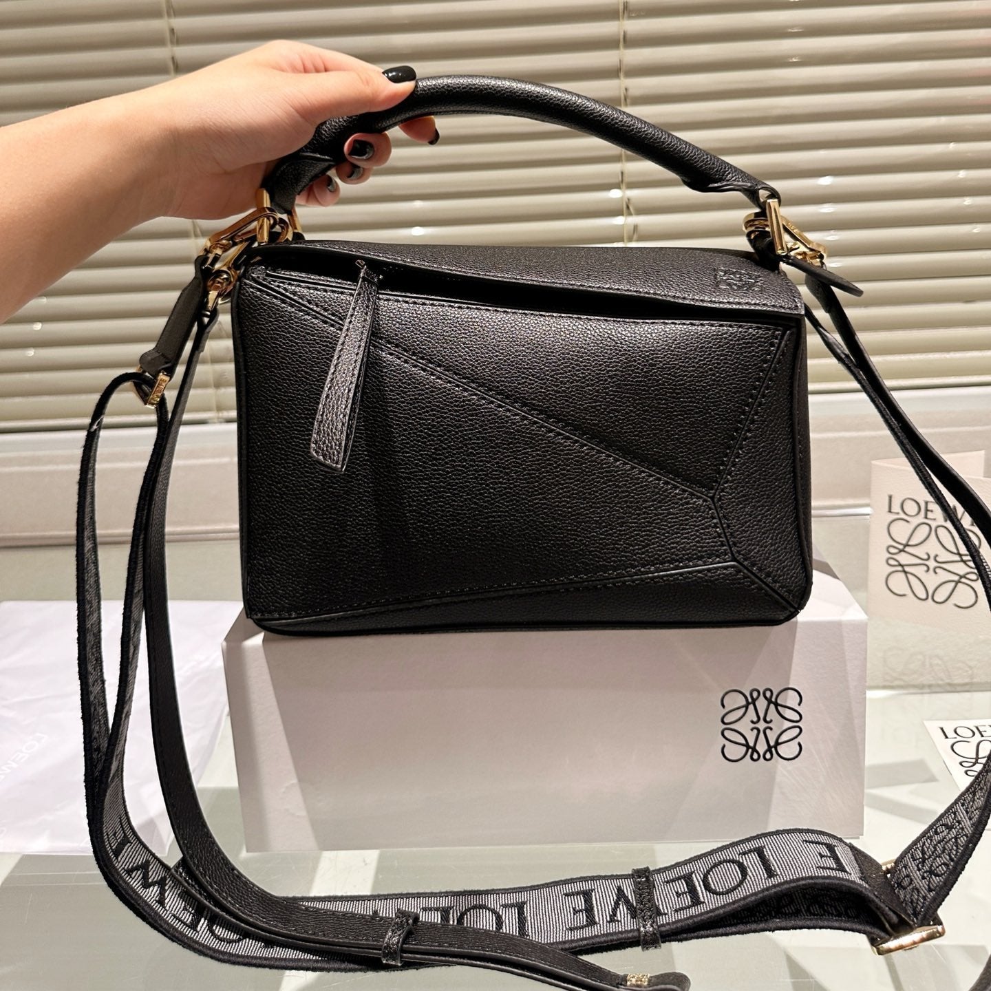 LOE MEDIUM 25 PUZZLE BAG IN BLACK GRAINED CALFSKIN mysite