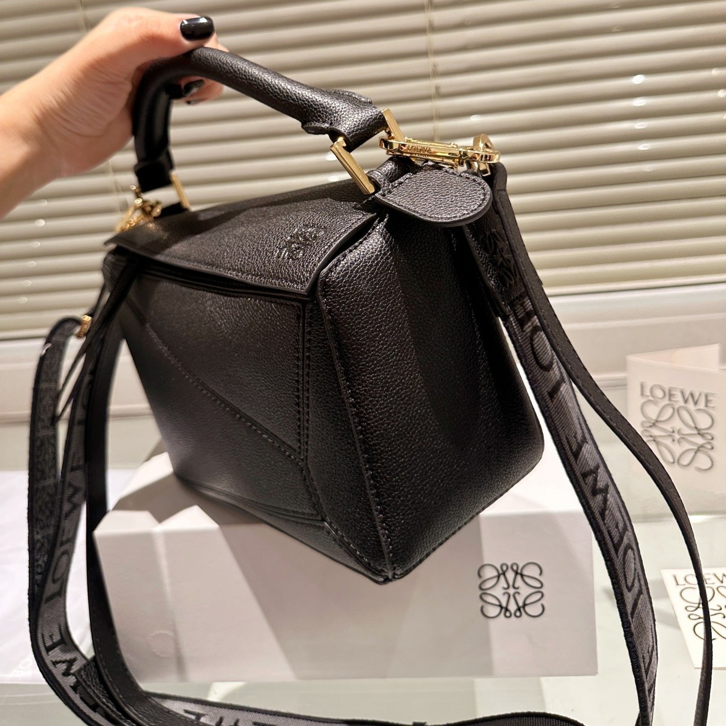 LOE MEDIUM 25 PUZZLE BAG IN BLACK GRAINED CALFSKIN mysite