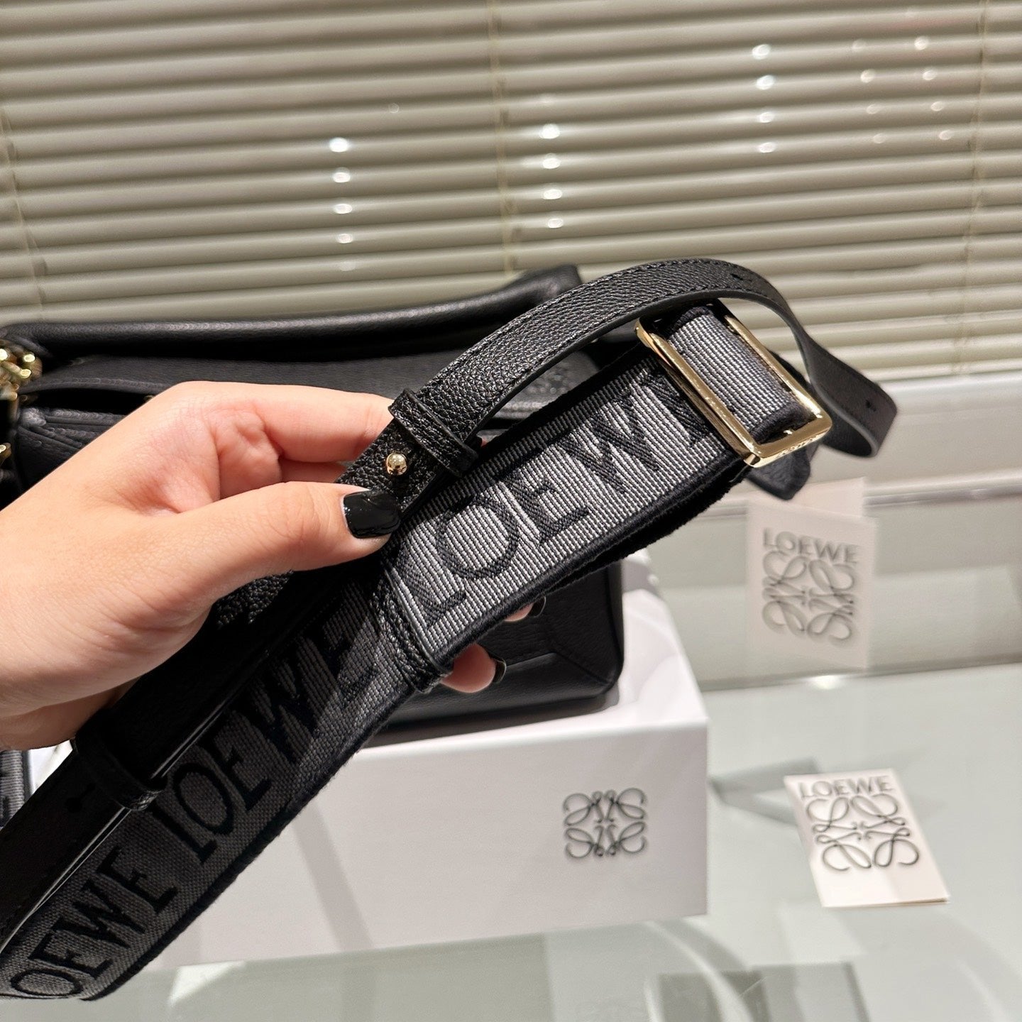 LOE MEDIUM 25 PUZZLE BAG IN BLACK GRAINED CALFSKIN mysite