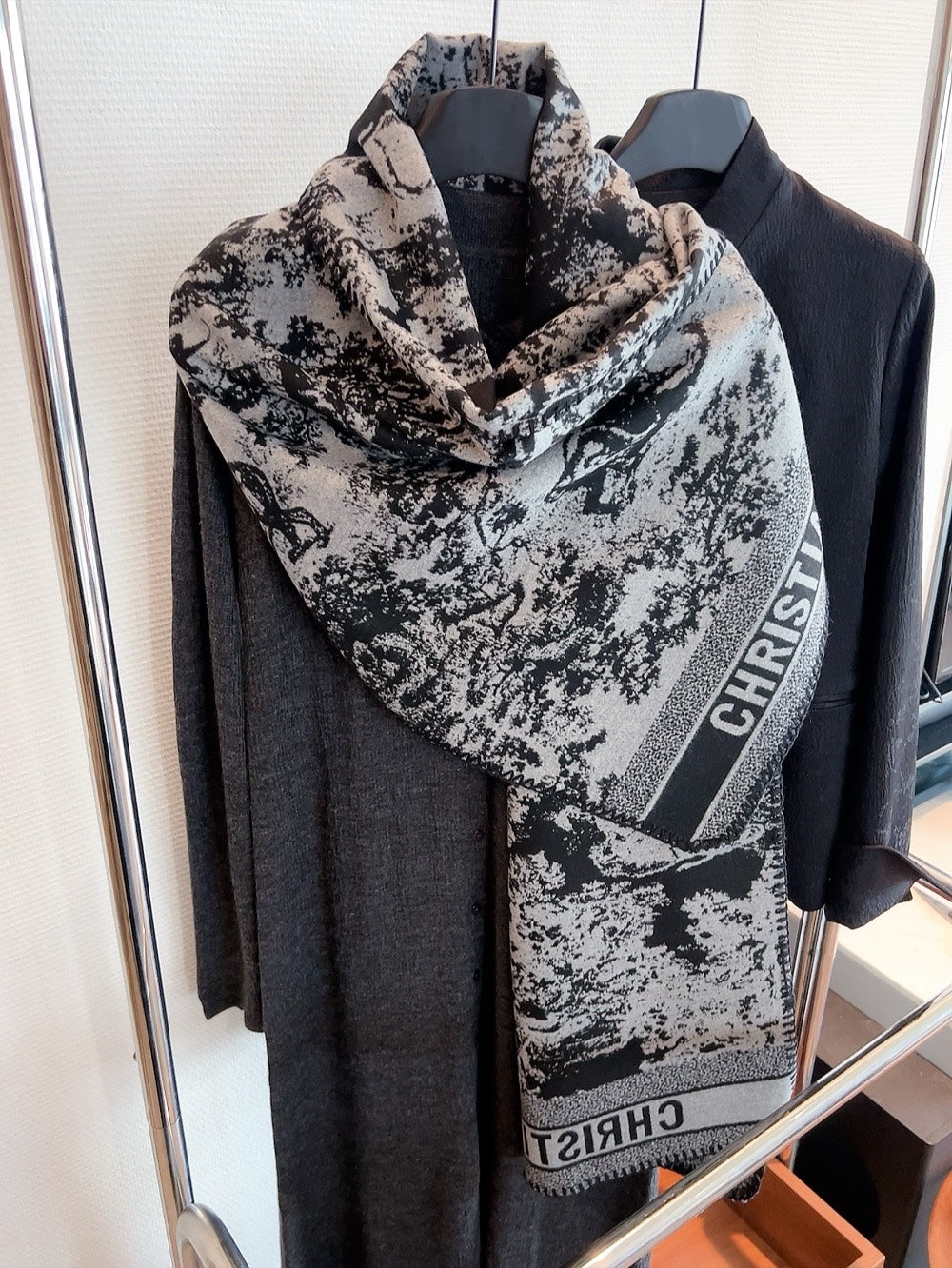TRIANGLE EDGE SCARF 190 CM IN BLACK MIX WHITE WOOL AND CASHMERE 418535 mysite