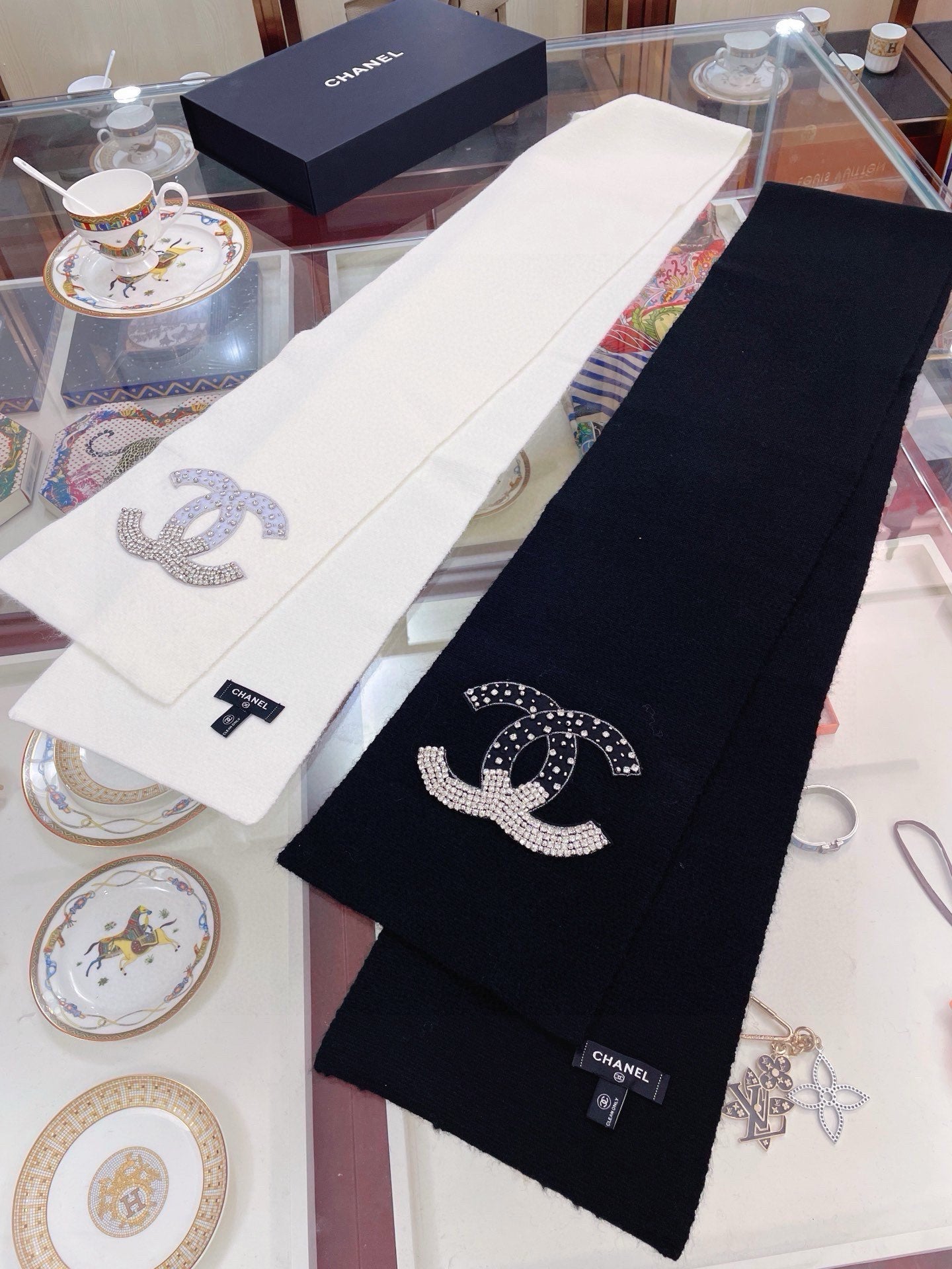 SCARF 180 CM IN WHITE CASHMERE WITH RHINSTONES 393227 mysite