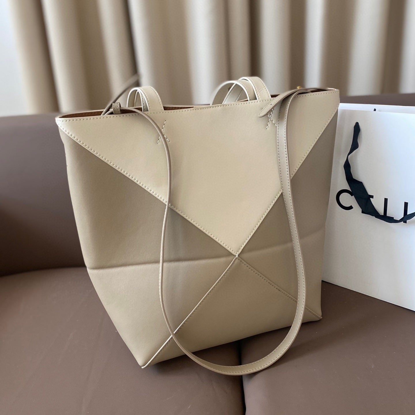 LOE 32 MEDIUM PUZZLE FOLD TOTE IN WHITE MIX PASTEL GREY SHINY CALFSKIN mysite