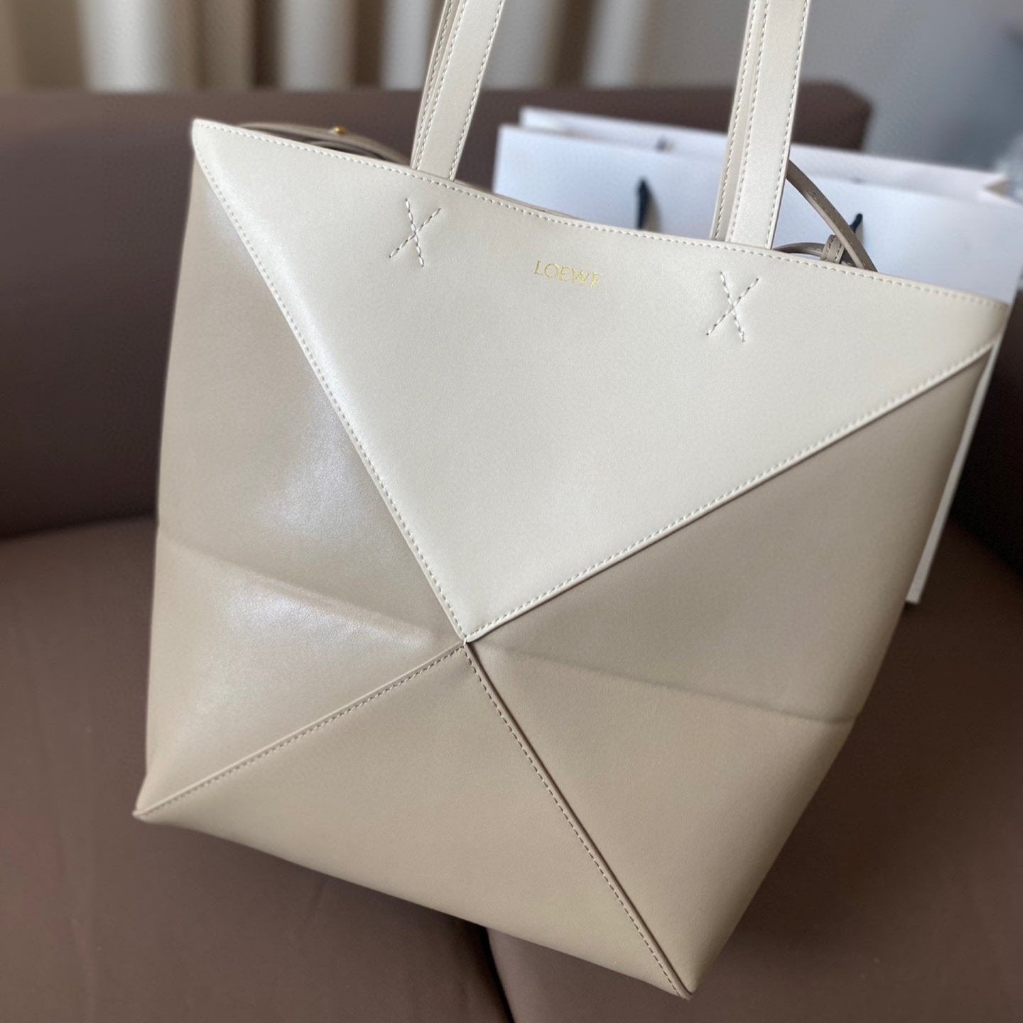 LOE 32 MEDIUM PUZZLE FOLD TOTE IN WHITE MIX PASTEL GREY SHINY CALFSKIN mysite