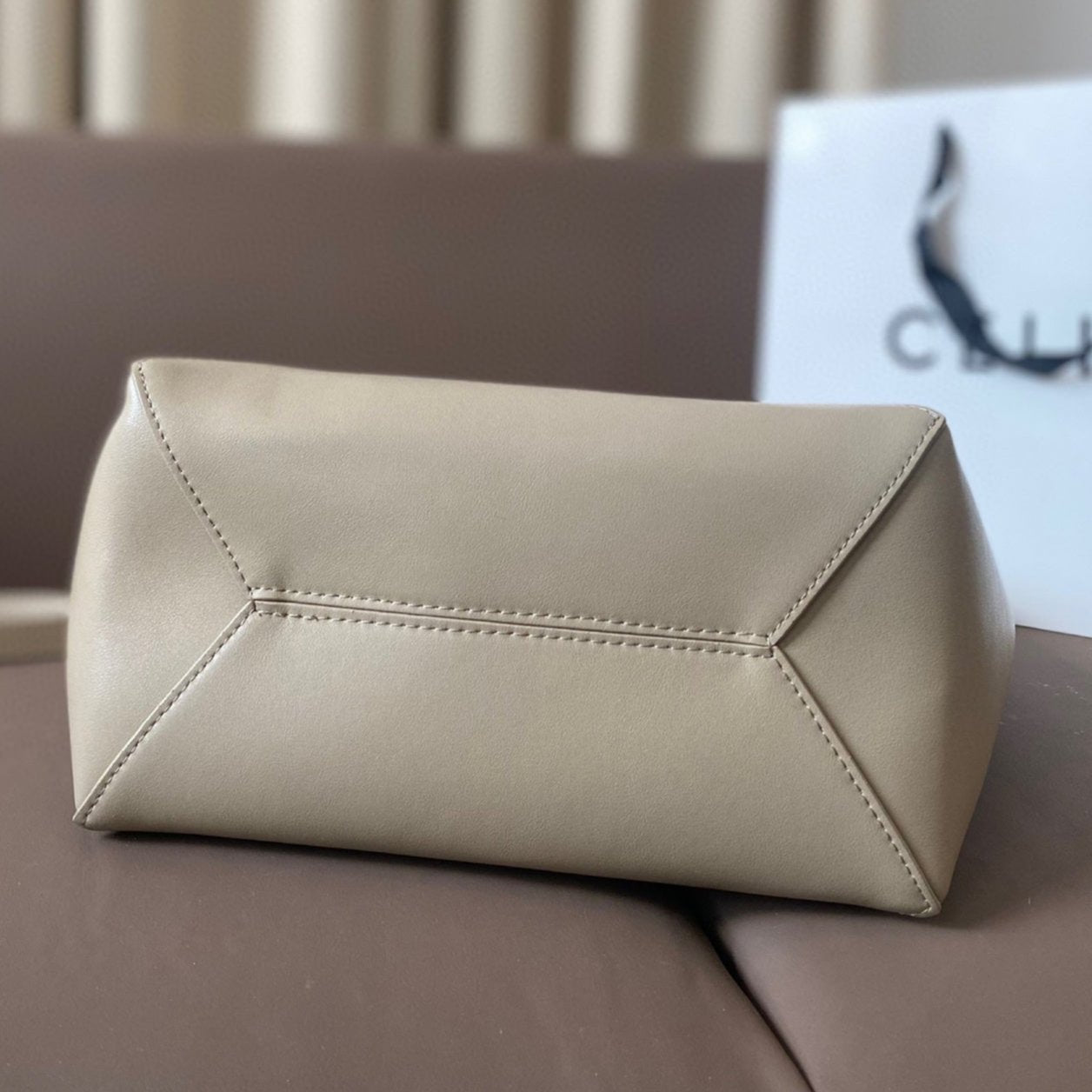 LOE 32 MEDIUM PUZZLE FOLD TOTE IN WHITE MIX PASTEL GREY SHINY CALFSKIN mysite