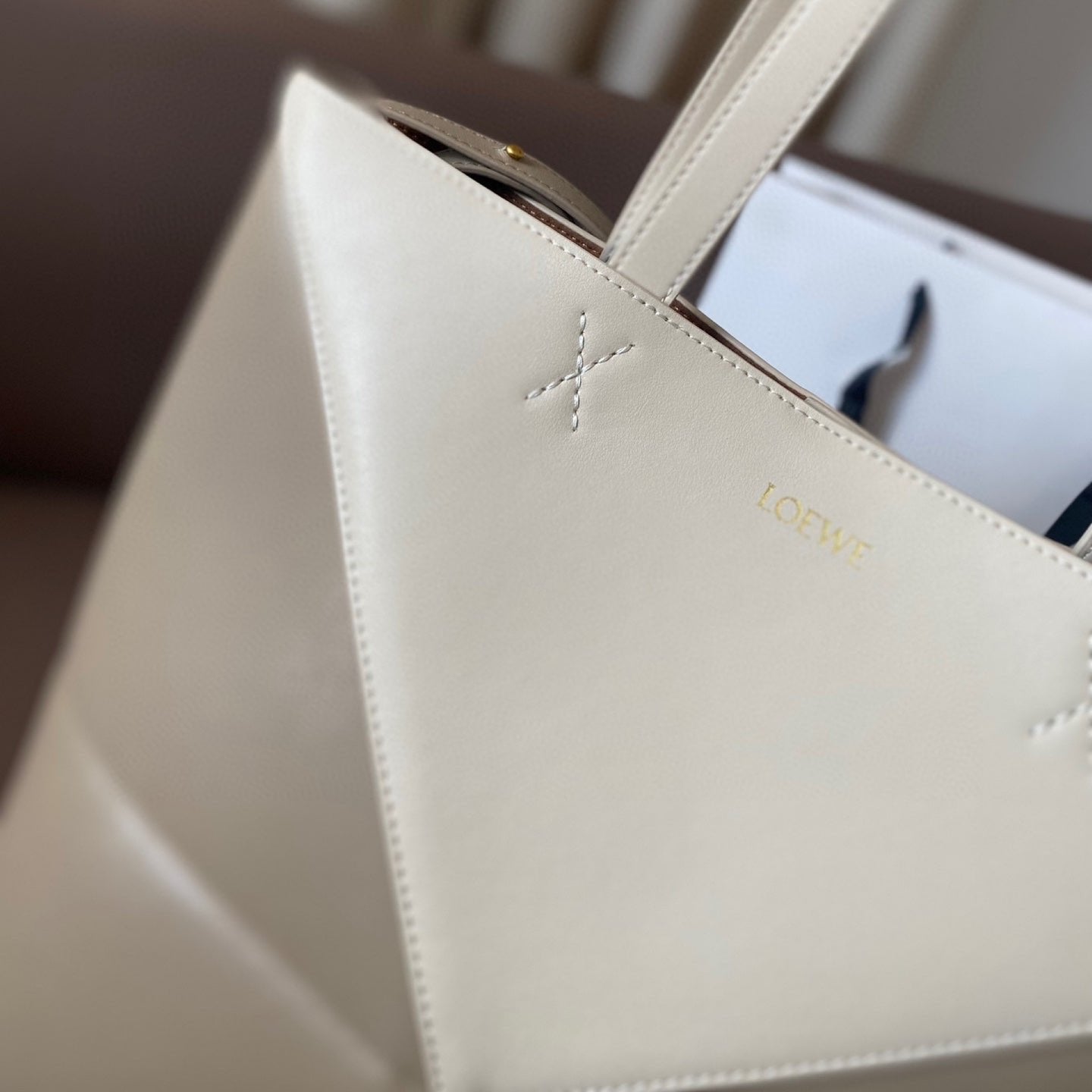 LOE 32 MEDIUM PUZZLE FOLD TOTE IN WHITE MIX PASTEL GREY SHINY CALFSKIN mysite