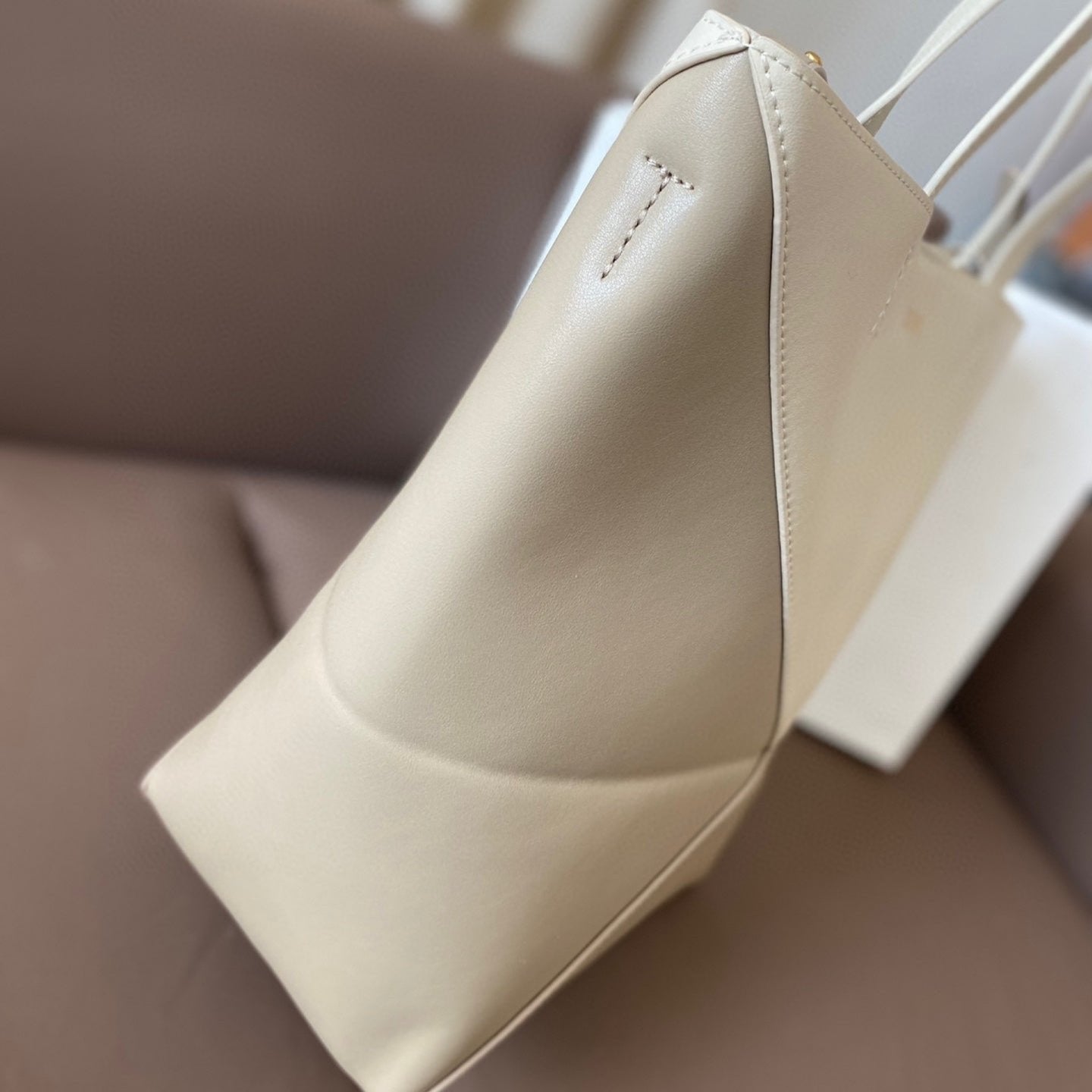 LOE 32 MEDIUM PUZZLE FOLD TOTE IN WHITE MIX PASTEL GREY SHINY CALFSKIN mysite