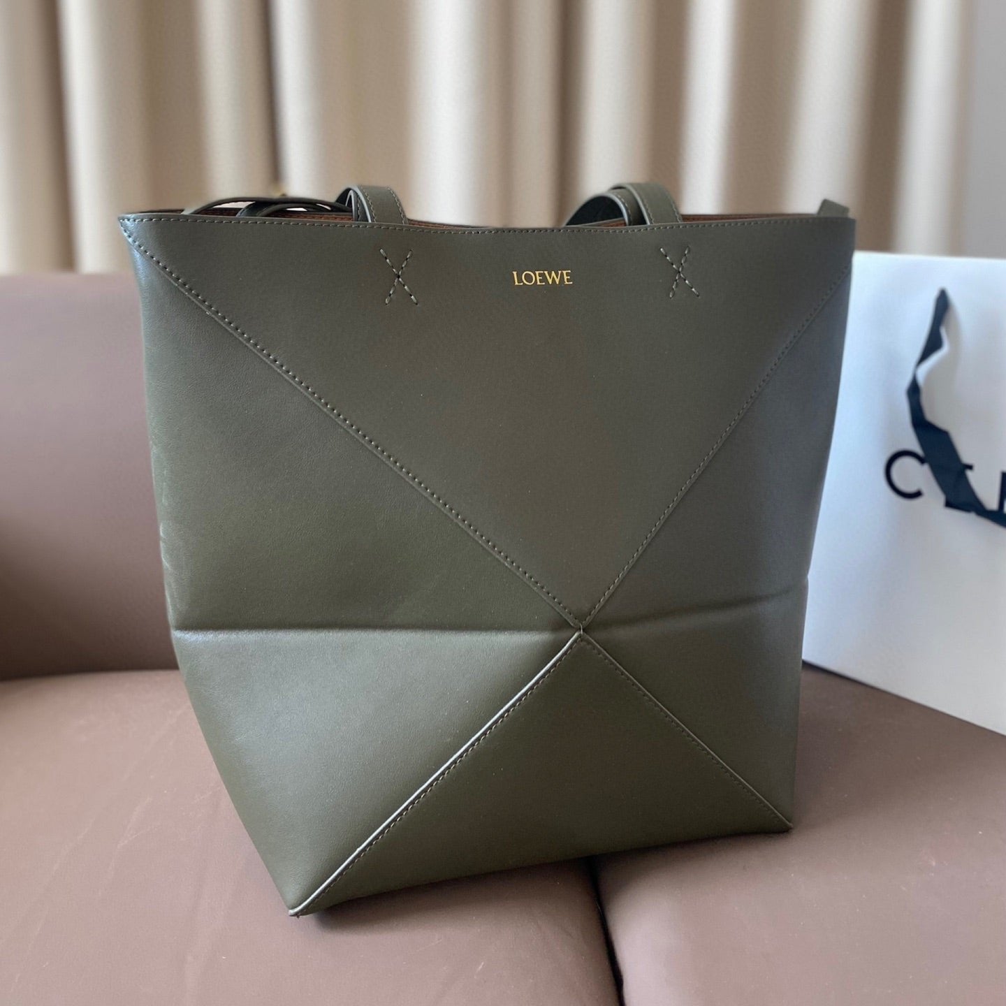 LOE 32 MEDIUM PUZZLE FOLD TOTE IN DARK KHAKI GREEN SHINY CALFSKIN mysite