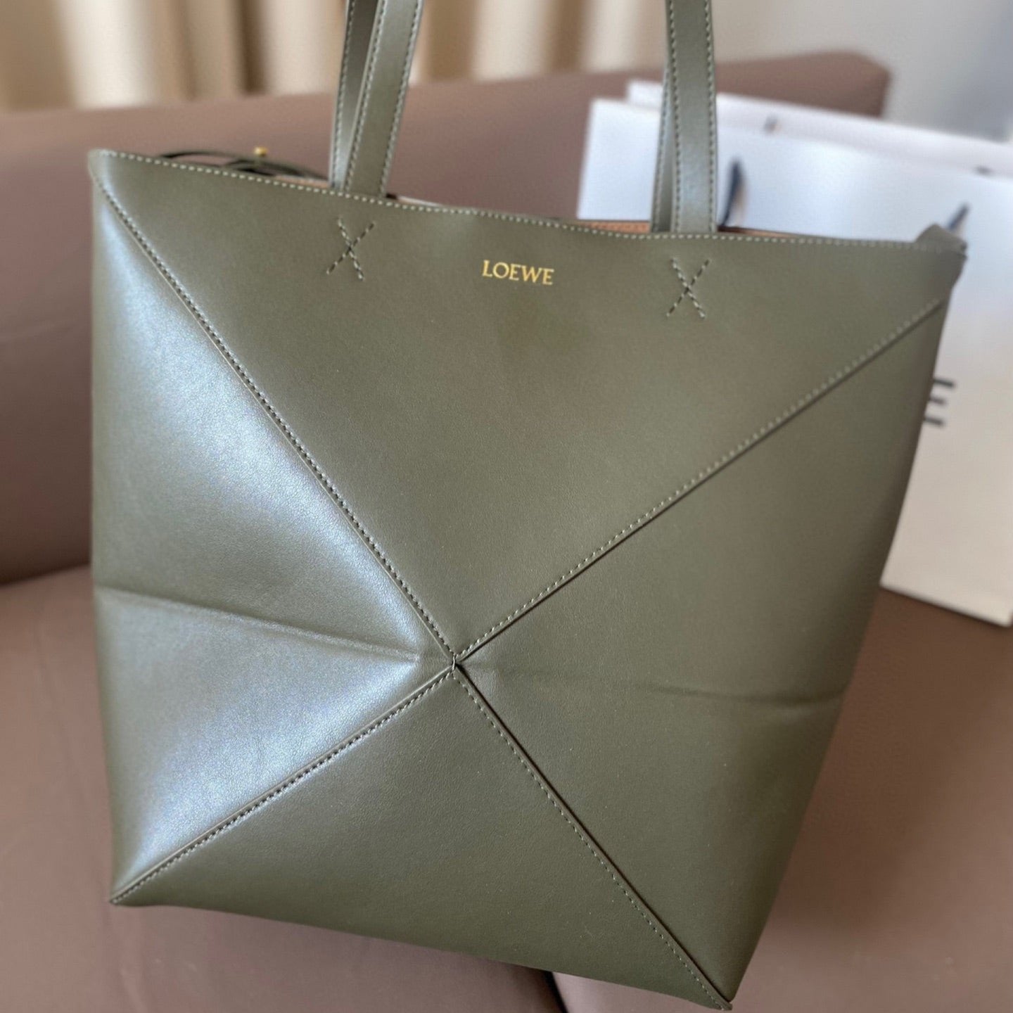 LOE 32 MEDIUM PUZZLE FOLD TOTE IN DARK KHAKI GREEN SHINY CALFSKIN mysite