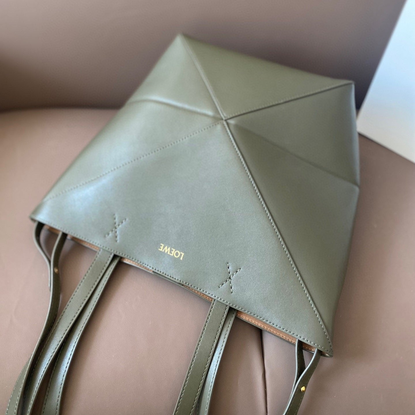 LOE 32 MEDIUM PUZZLE FOLD TOTE IN DARK KHAKI GREEN SHINY CALFSKIN mysite