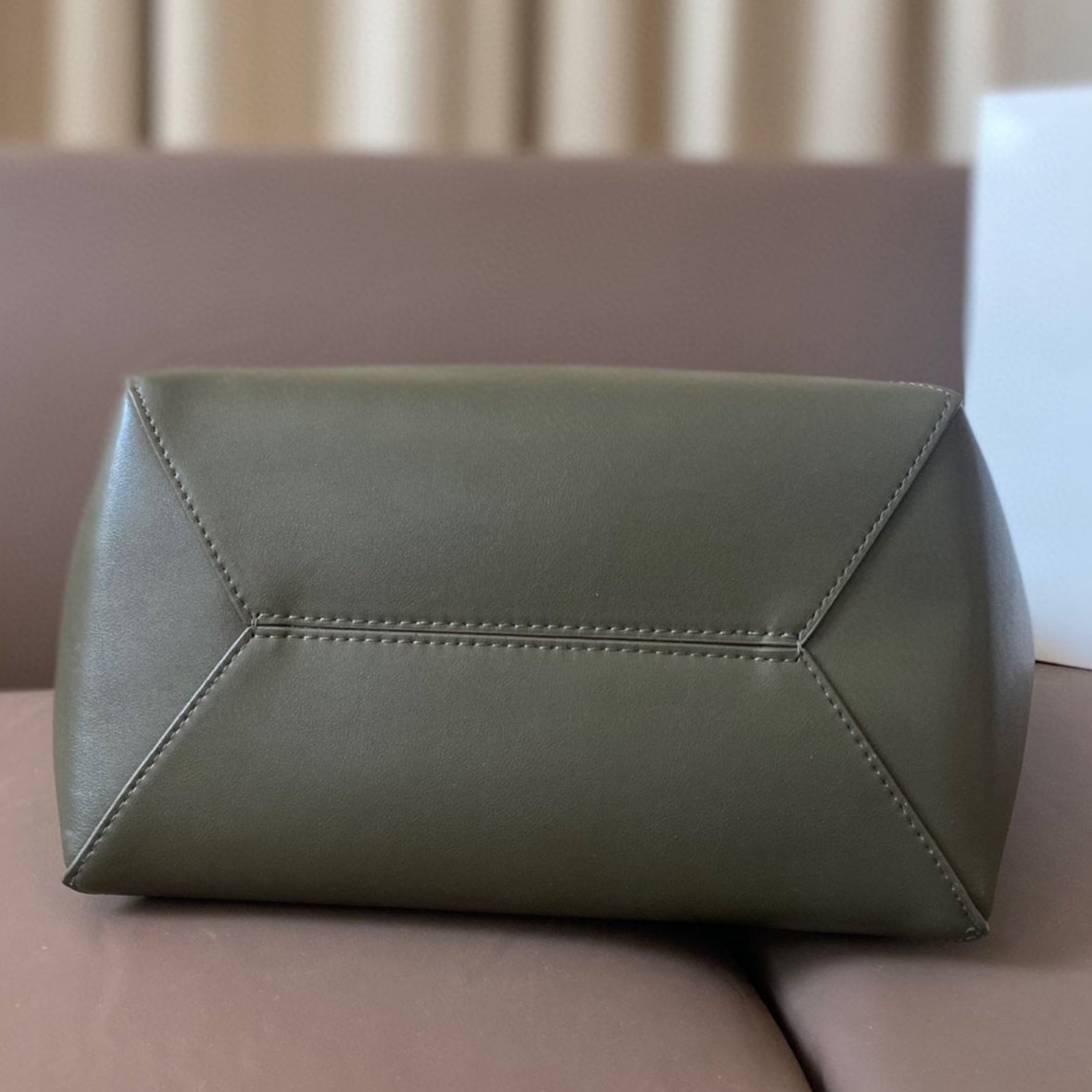 LOE 32 MEDIUM PUZZLE FOLD TOTE IN DARK KHAKI GREEN SHINY CALFSKIN mysite