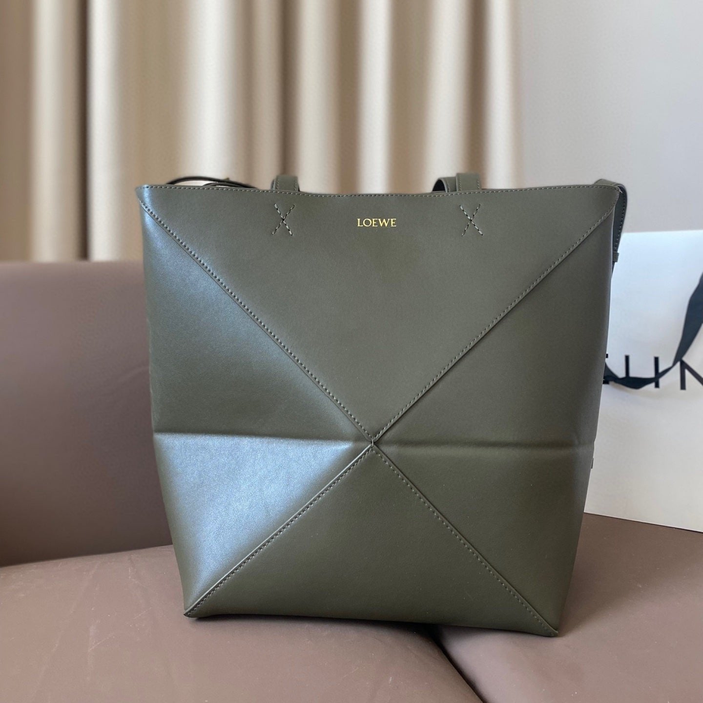 LOE 32 MEDIUM PUZZLE FOLD TOTE IN DARK KHAKI GREEN SHINY CALFSKIN mysite