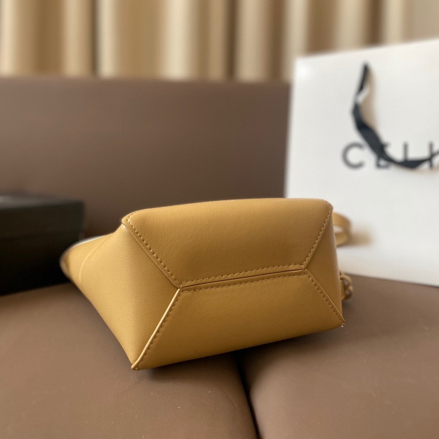 LOE 21 PUZZLE FOLD TOTE IN WHITE MIX NAPLES YELLOW SHINY CALFSKIN mysite