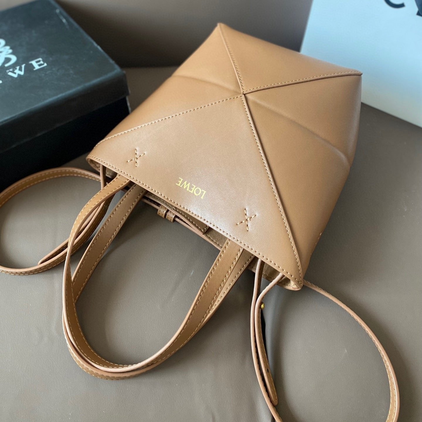 LOE 21 PUZZLE FOLD TOTE IN WARM DESERT SHINY CALFSKIN mysite