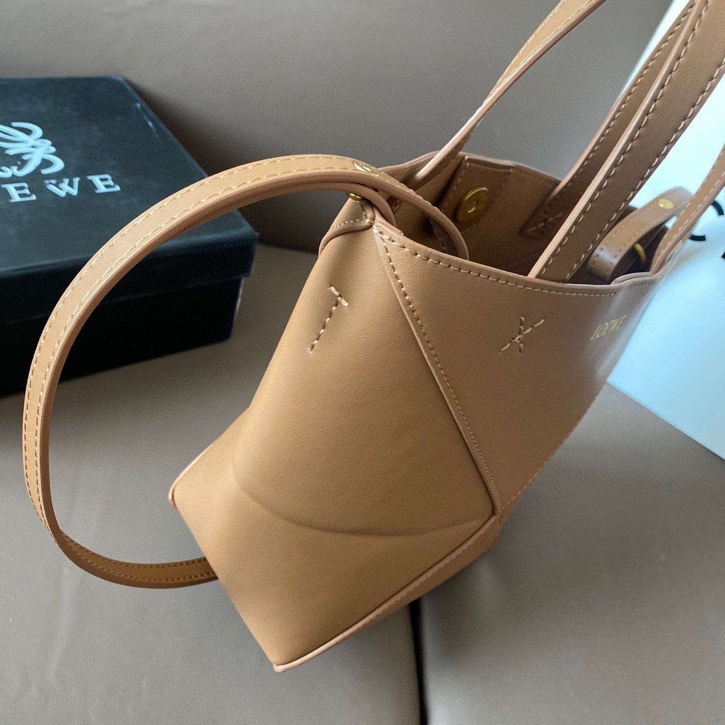 LOE 21 PUZZLE FOLD TOTE IN WARM DESERT SHINY CALFSKIN mysite