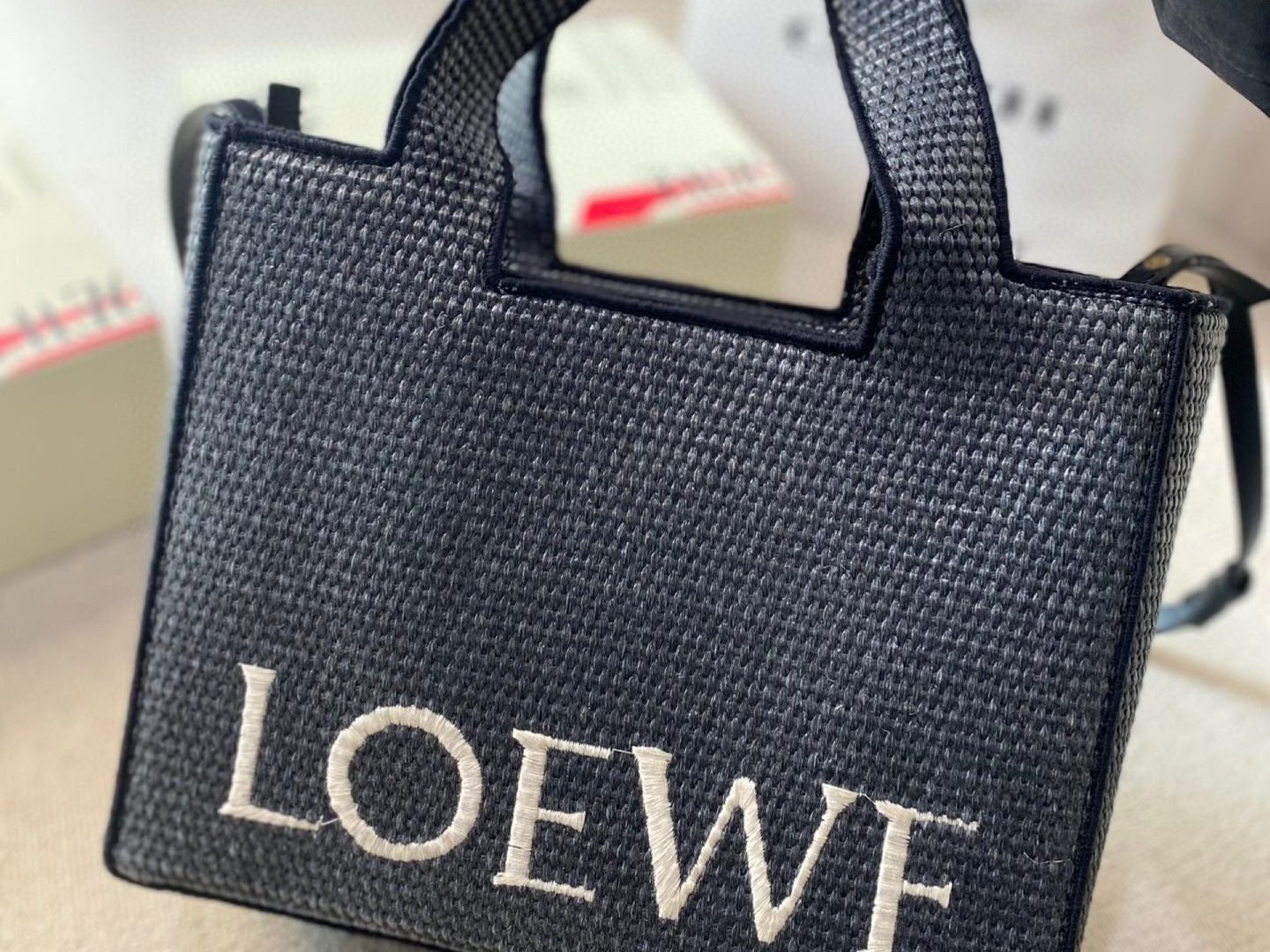 LOE LARGE 32 FONT TOTE IN BLACK RAFFIA mysite